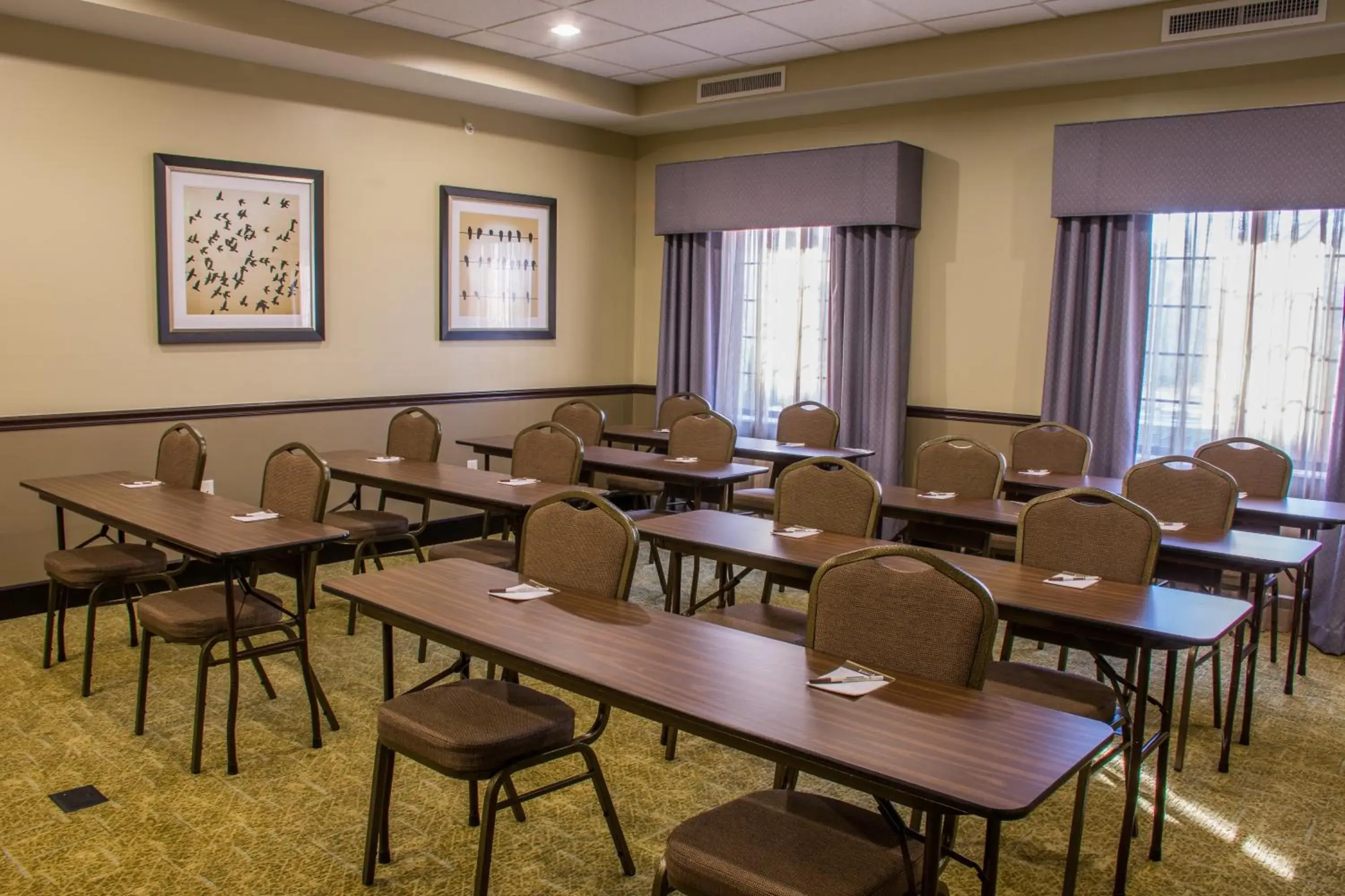 Meeting/conference room, Restaurant/Places to Eat in Staybridge Suites Schererville