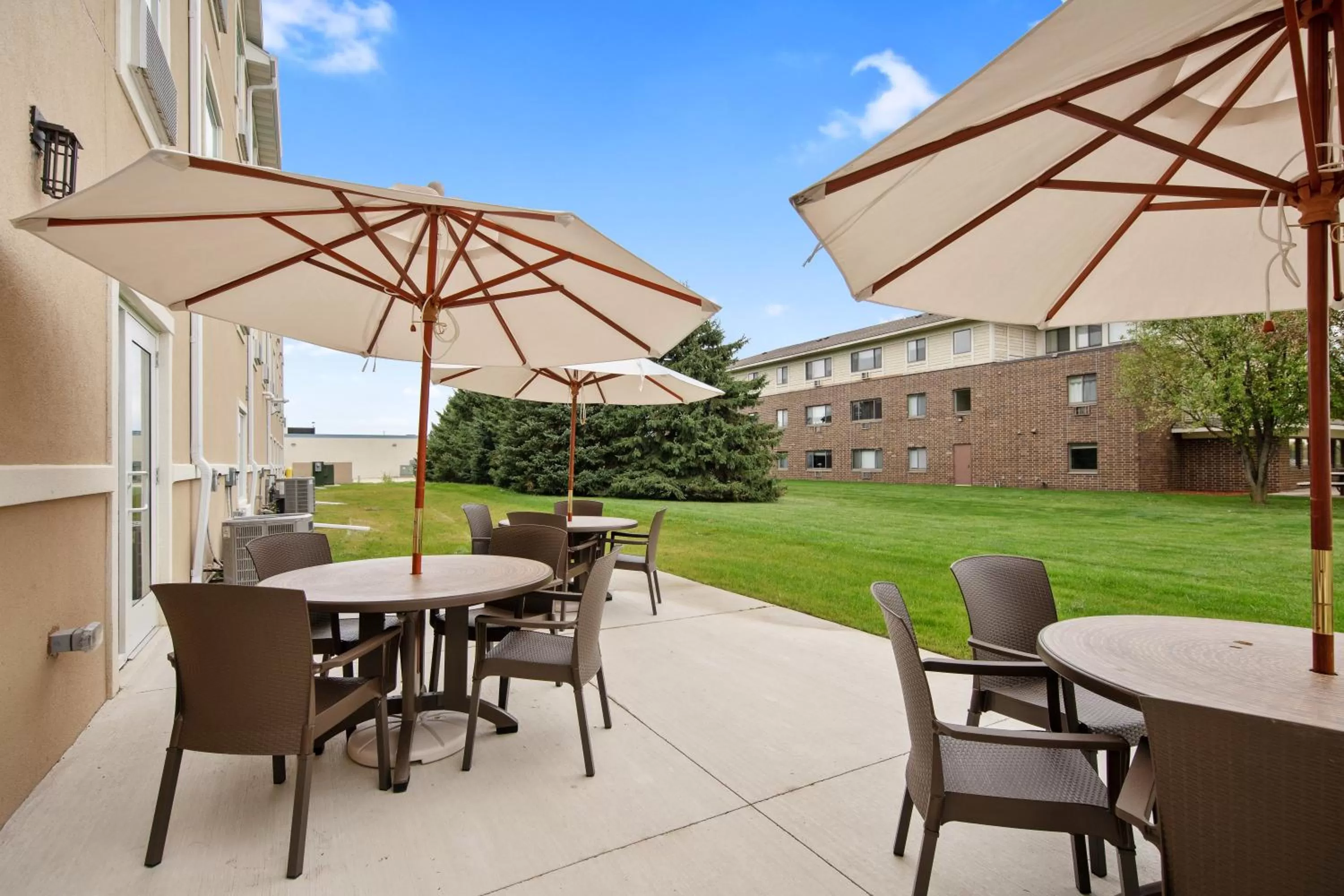 Patio in Cobblestone Hotel & Suites - Austin