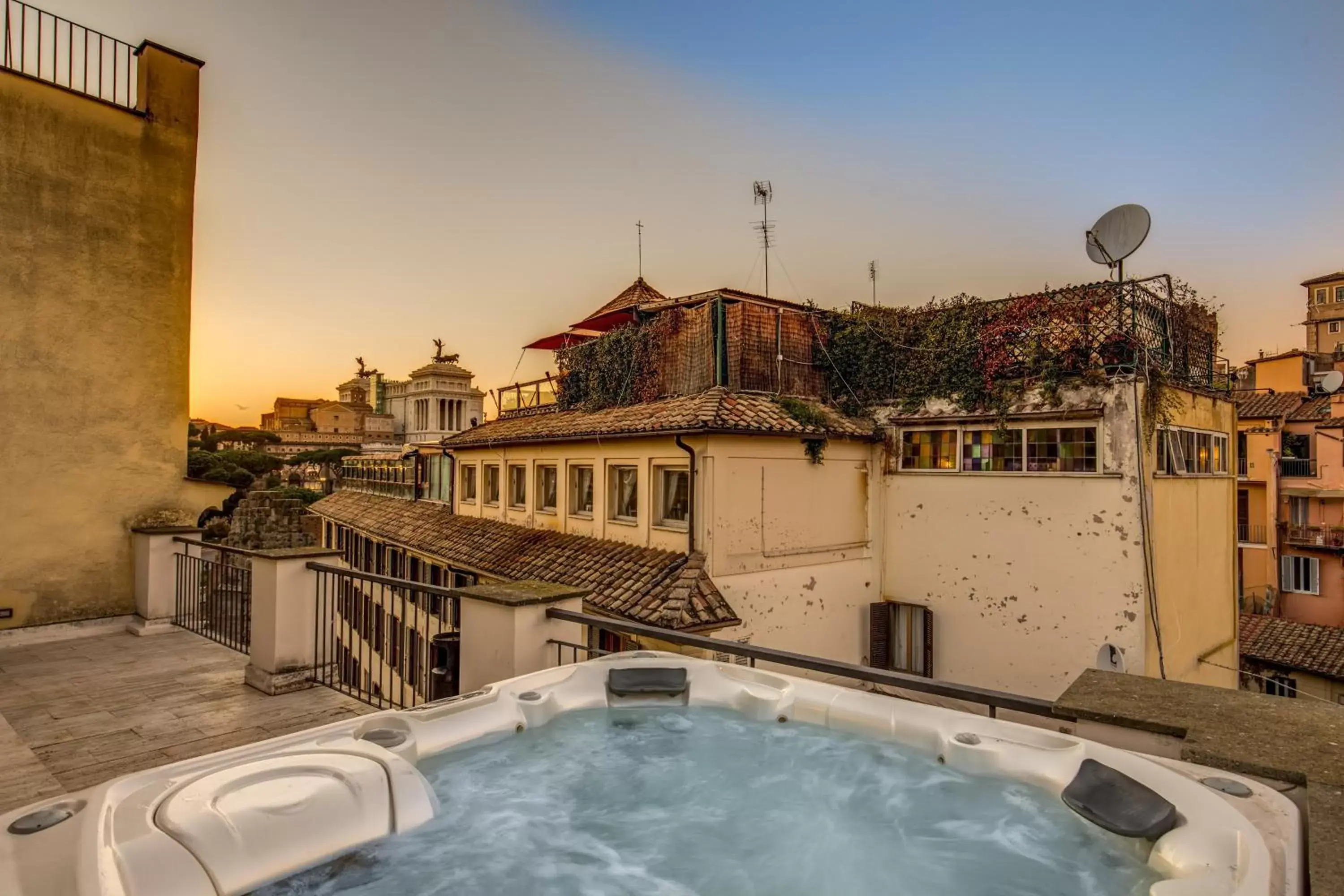 Hot Tub in Residenze Argileto Terra