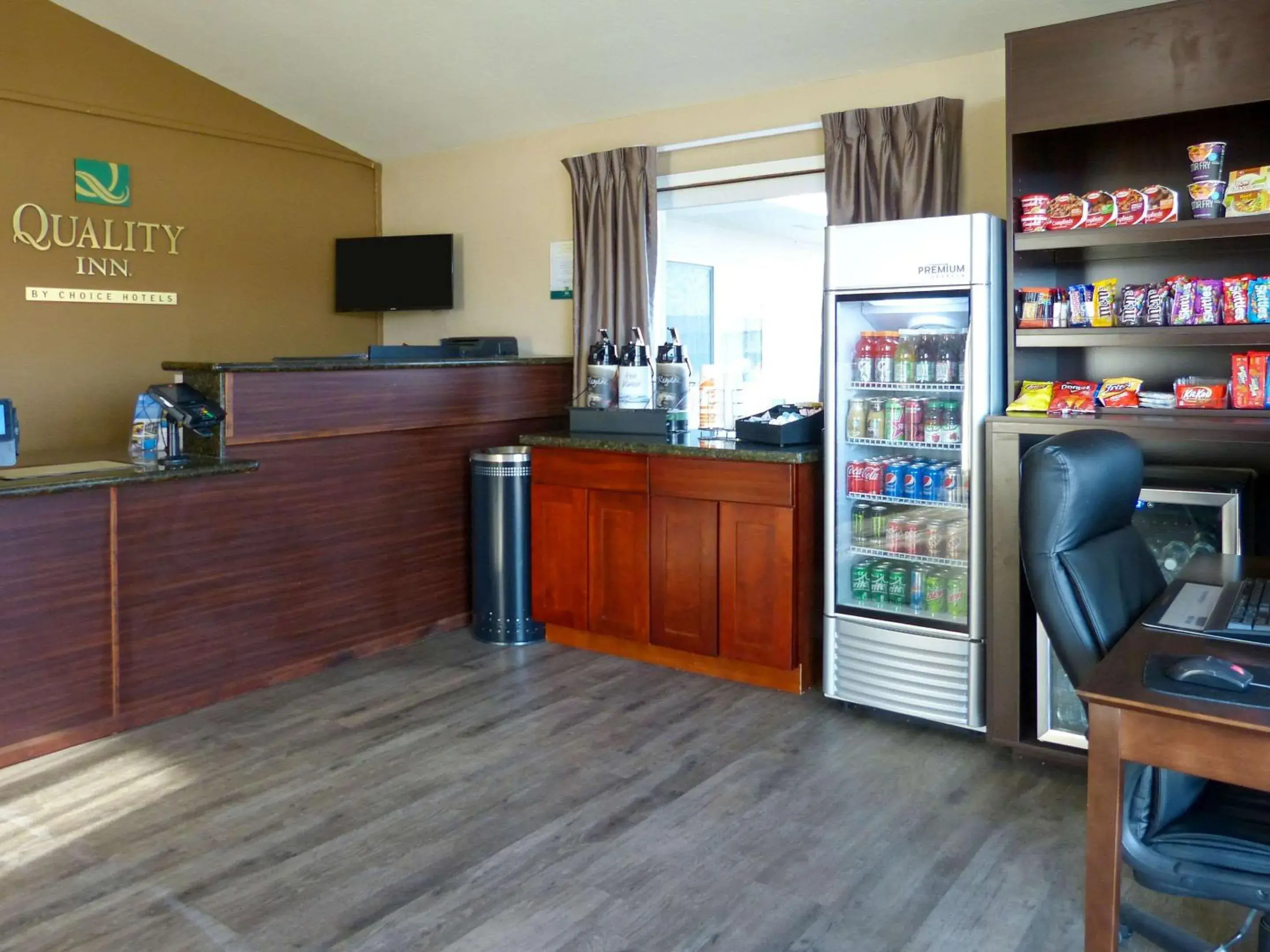 Lobby or reception in Rodeway Inn & Suites
