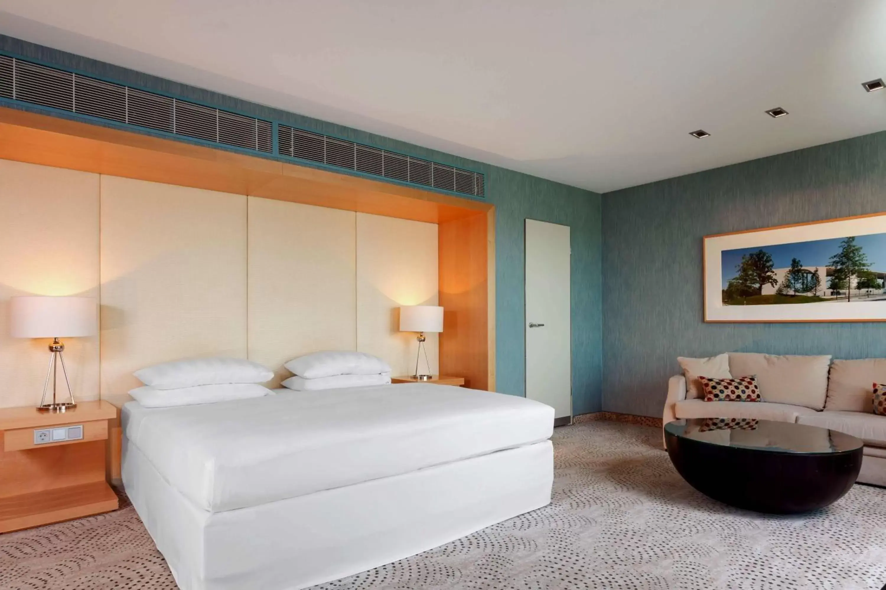 Bedroom, Bed in Sheraton Berlin Grand Hotel Esplanade