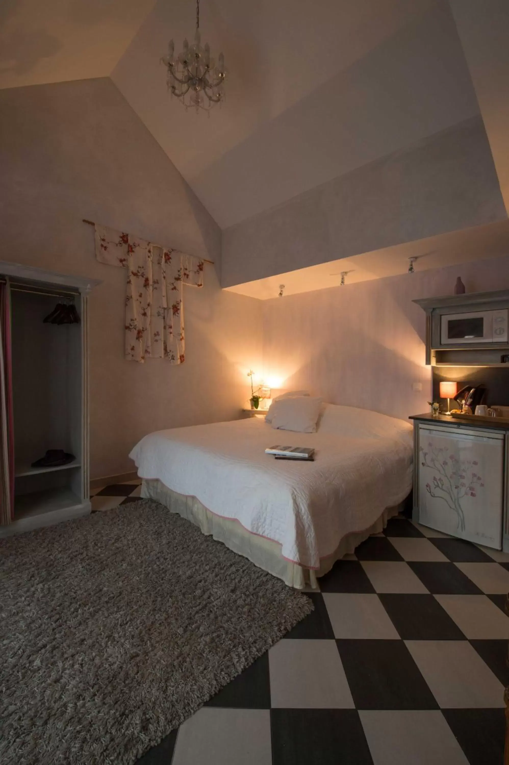 TV and multimedia, Bed in Le Mascaret - Restaurant Hotel Spa