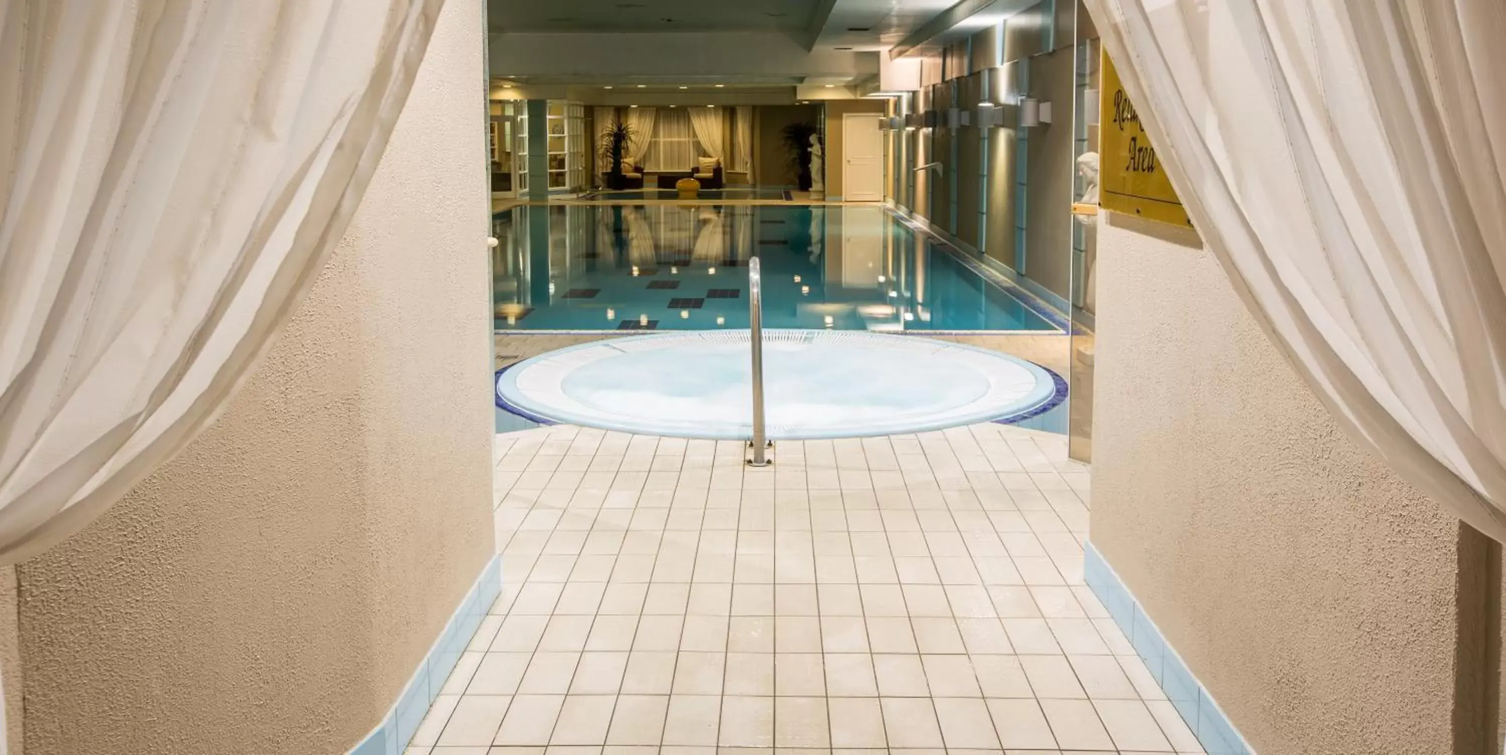 Swimming Pool in Anner Hotel