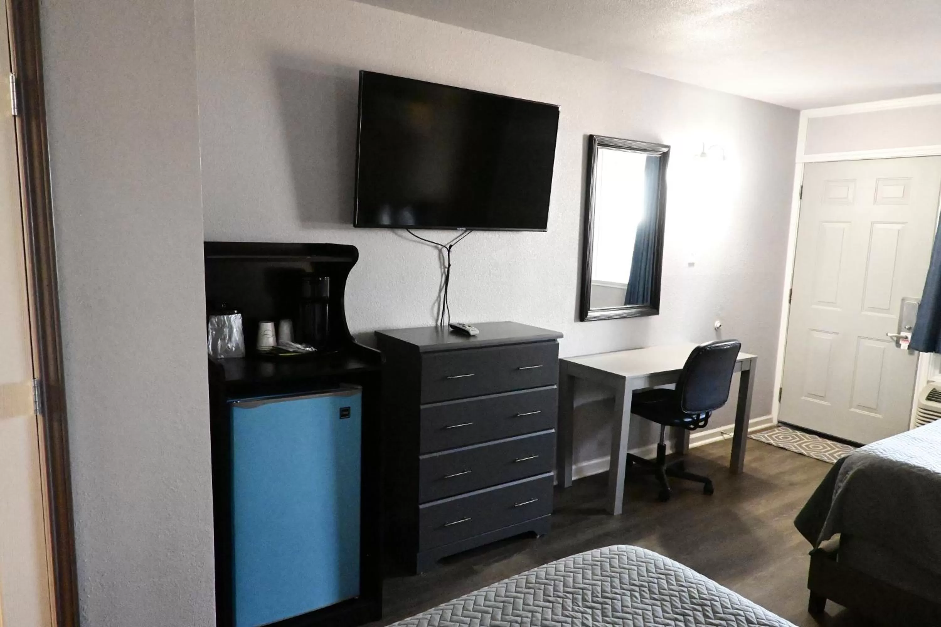 Deluxe Queen Room with Two Queen Beds in R Nite Star Inn and Suites -Home of the Cowboys & Rangers
