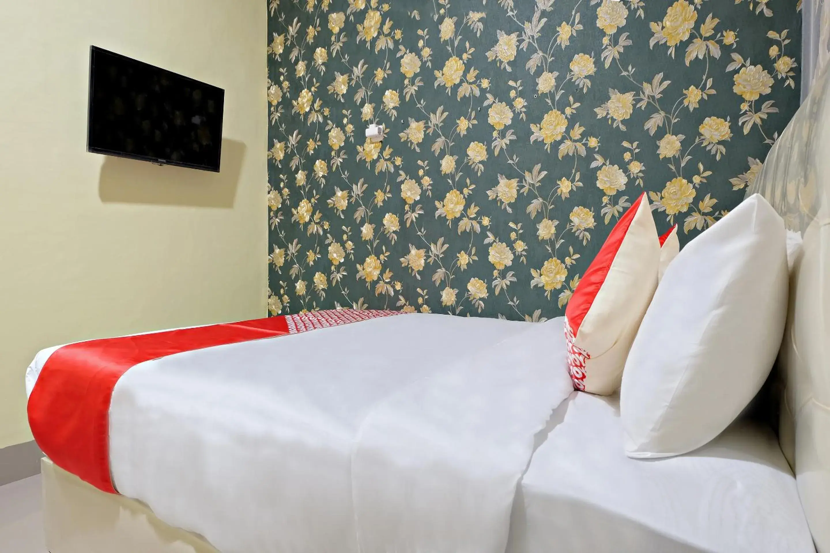 Bedroom, Bed in OYO 2595 Hotel Jinan Makassar