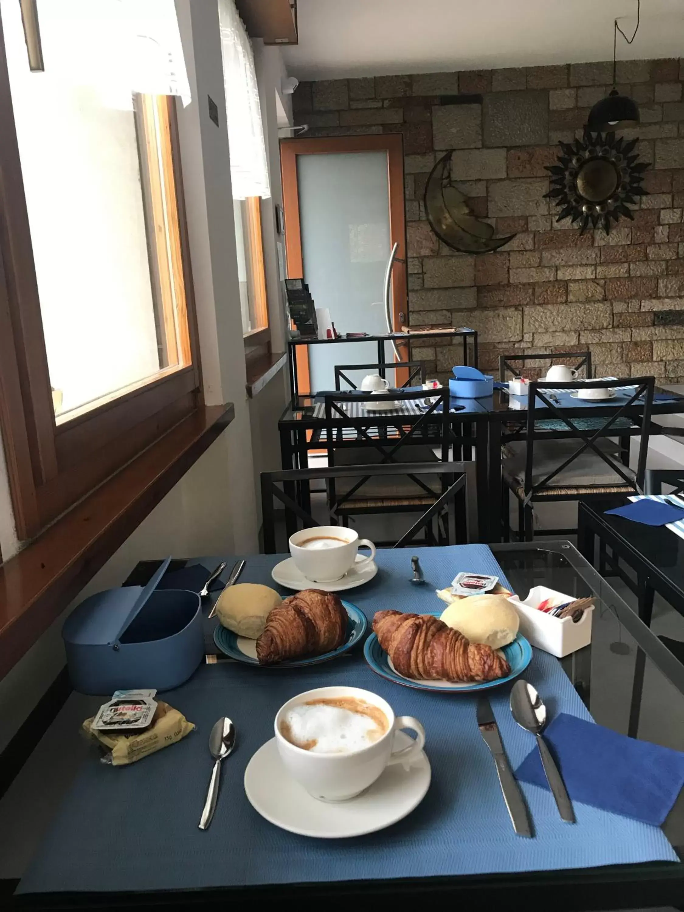 Continental breakfast in Il Sole e la Luna B&B in Garda