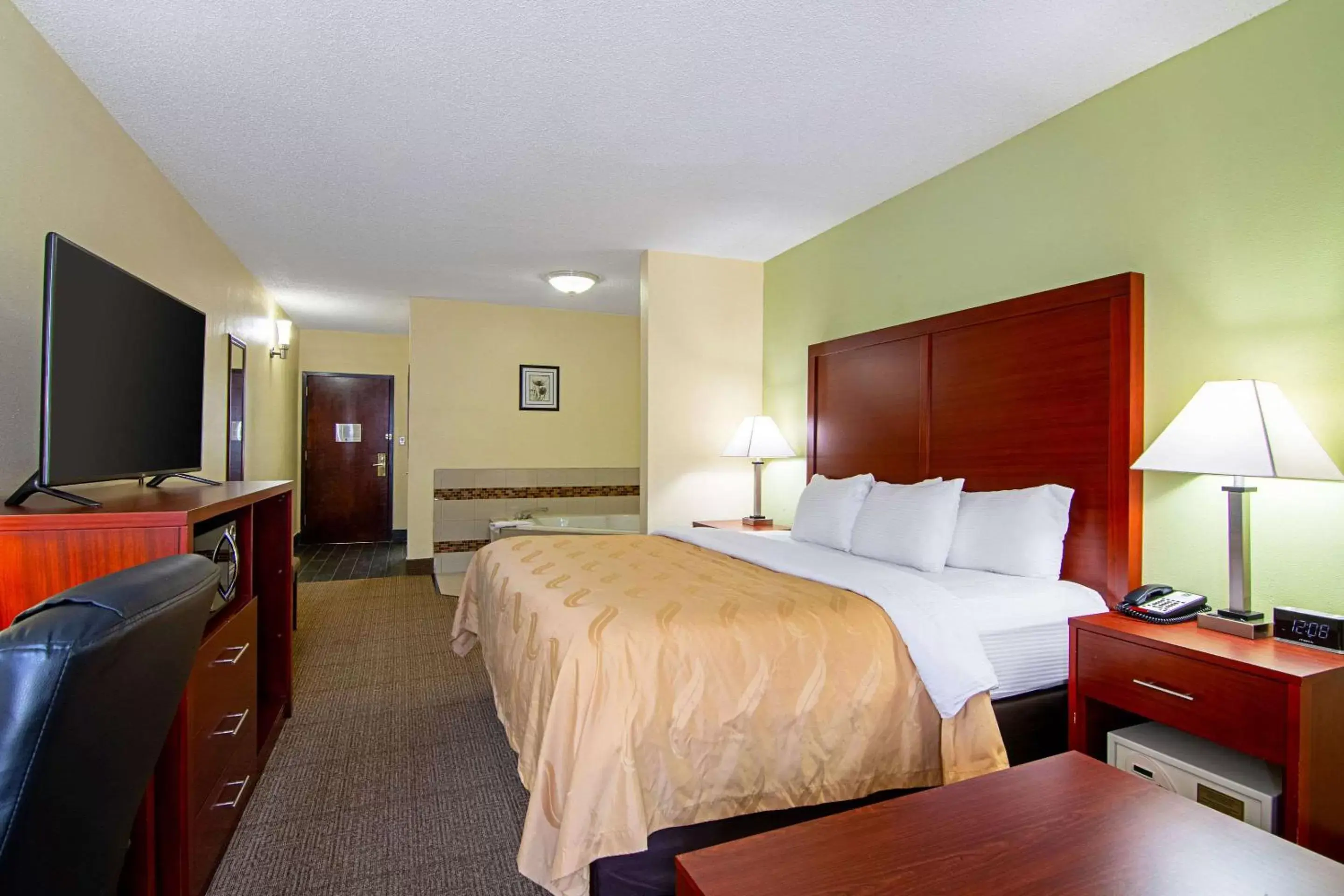 Photo of the whole room, Bed in Quality Inn Richburg