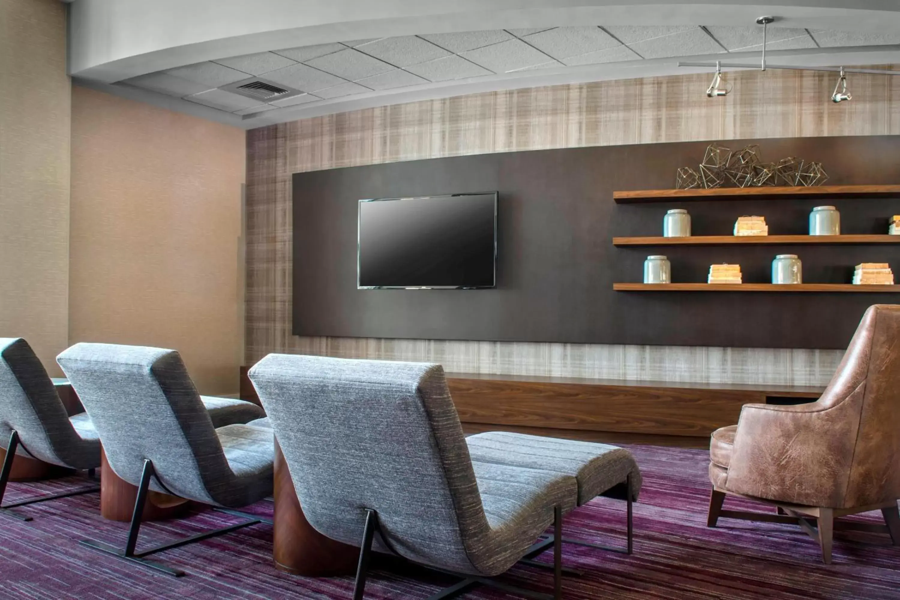 Lobby or reception, TV/Entertainment Center in Courtyard by Marriott Newark Elizabeth