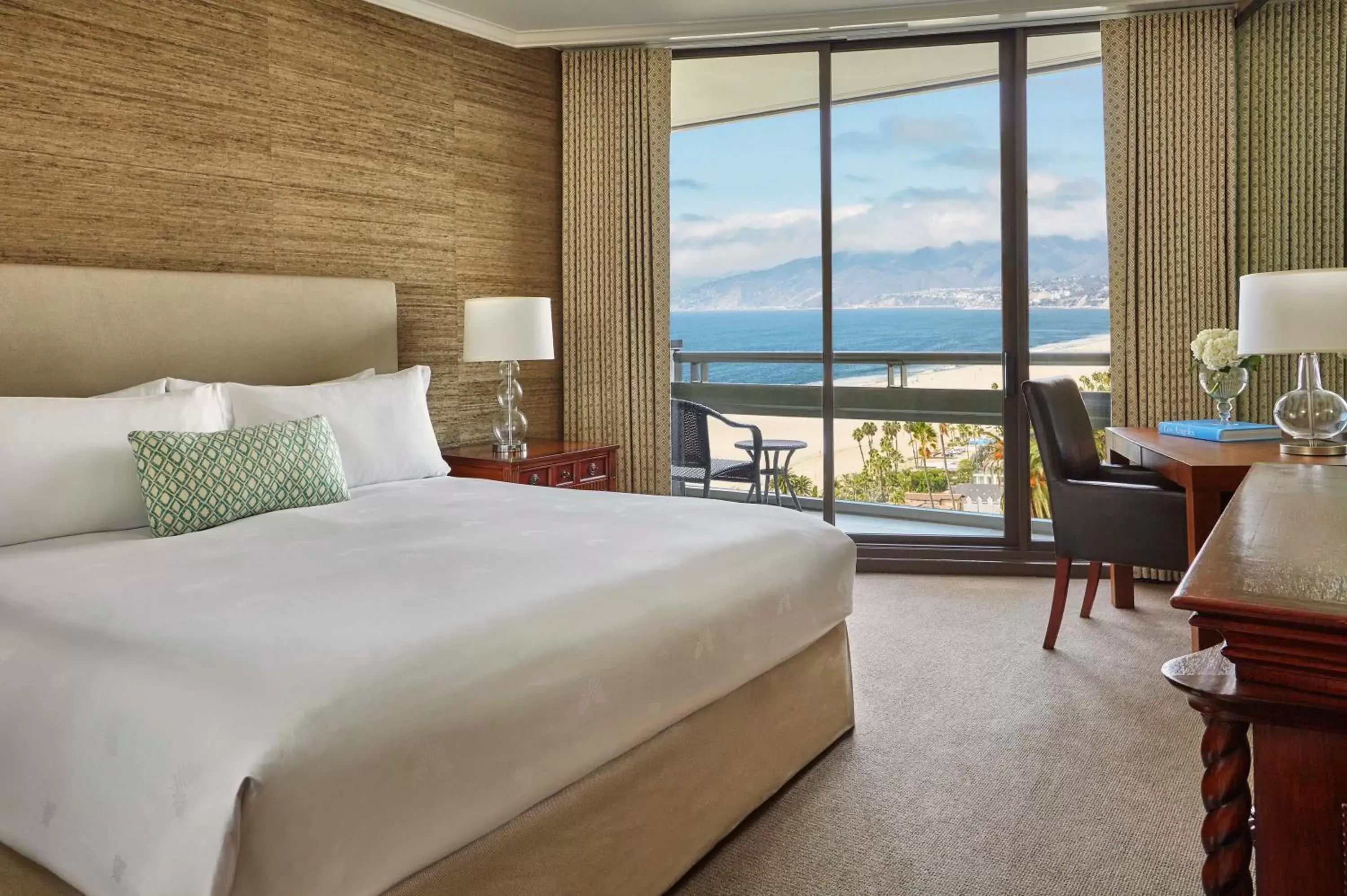 Deluxe King Room with Ocean View in Fairmont Miramar Hotel & Bungalows