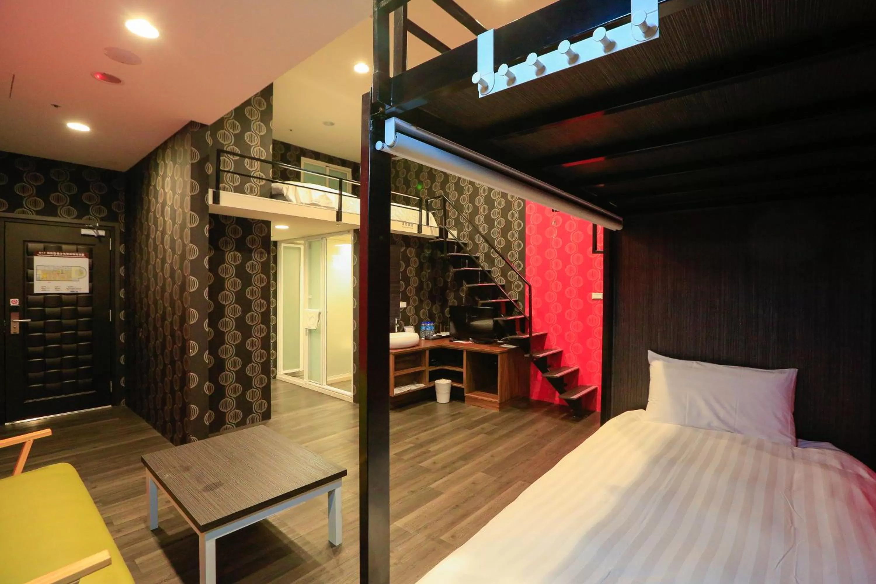 Photo of the whole room, Bed in Place‧X Hotel