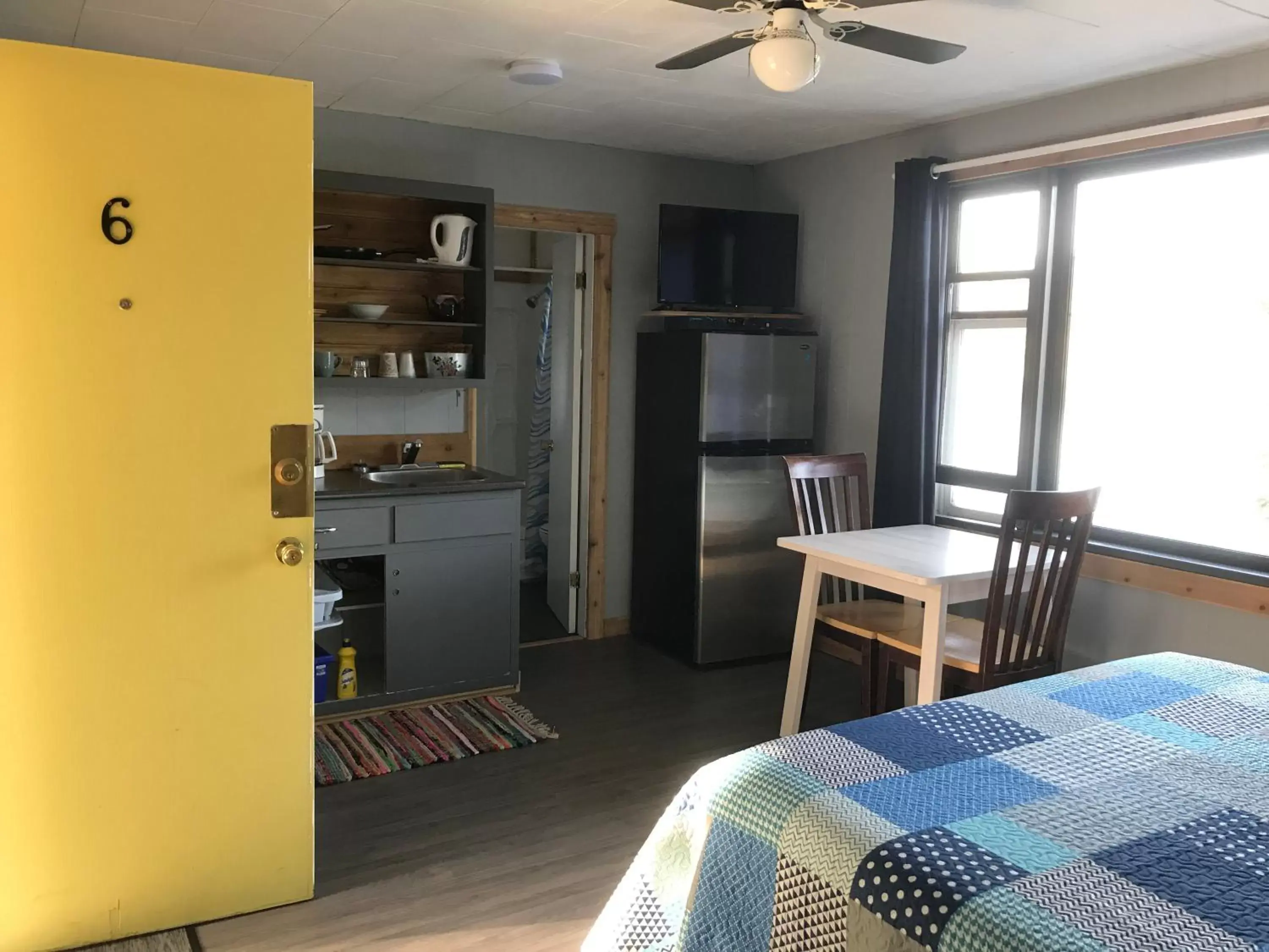 Kitchen/Kitchenette in Jasper Way Inn