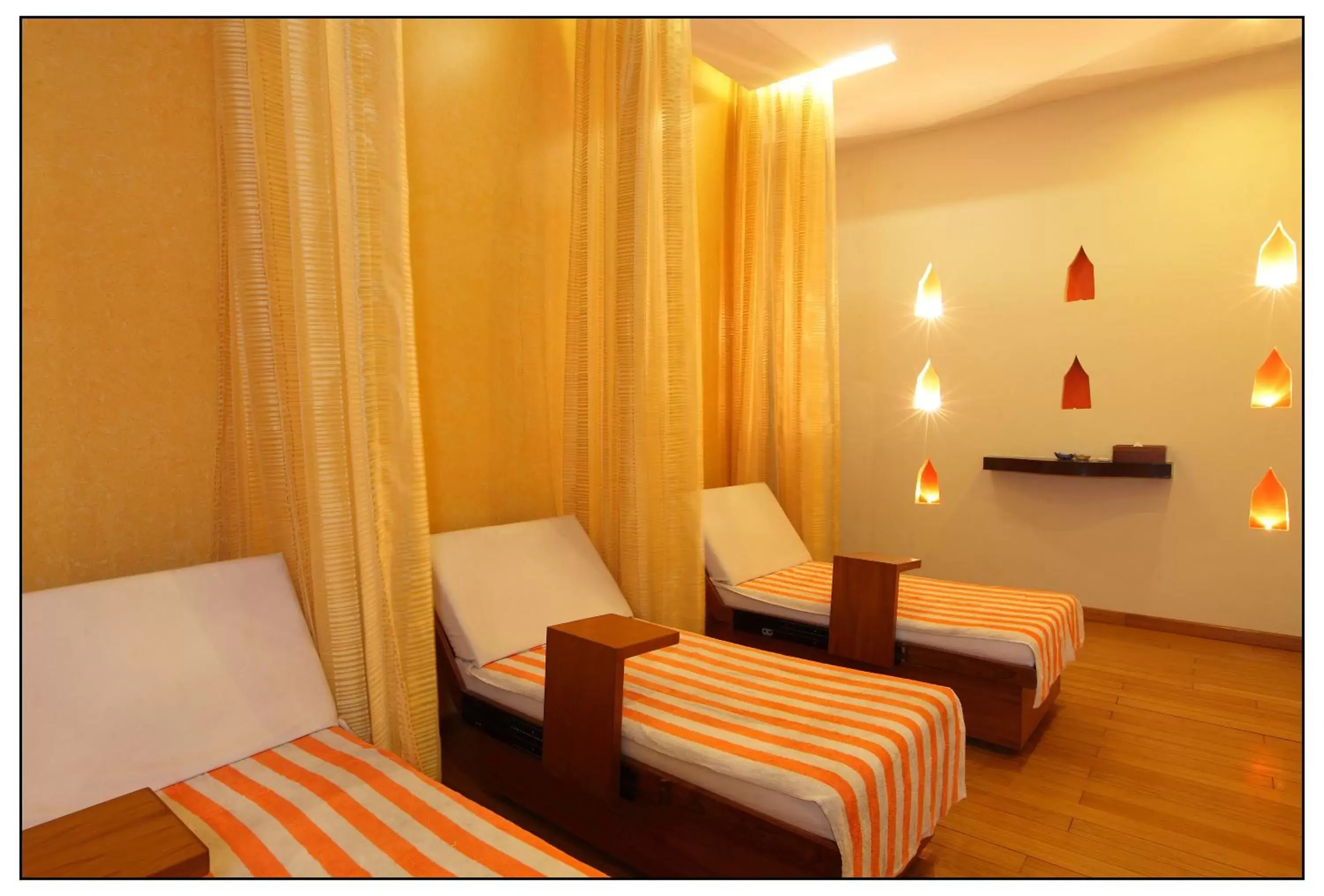 Spa and wellness centre/facilities, Bed in Sun-n-Sand Shirdi