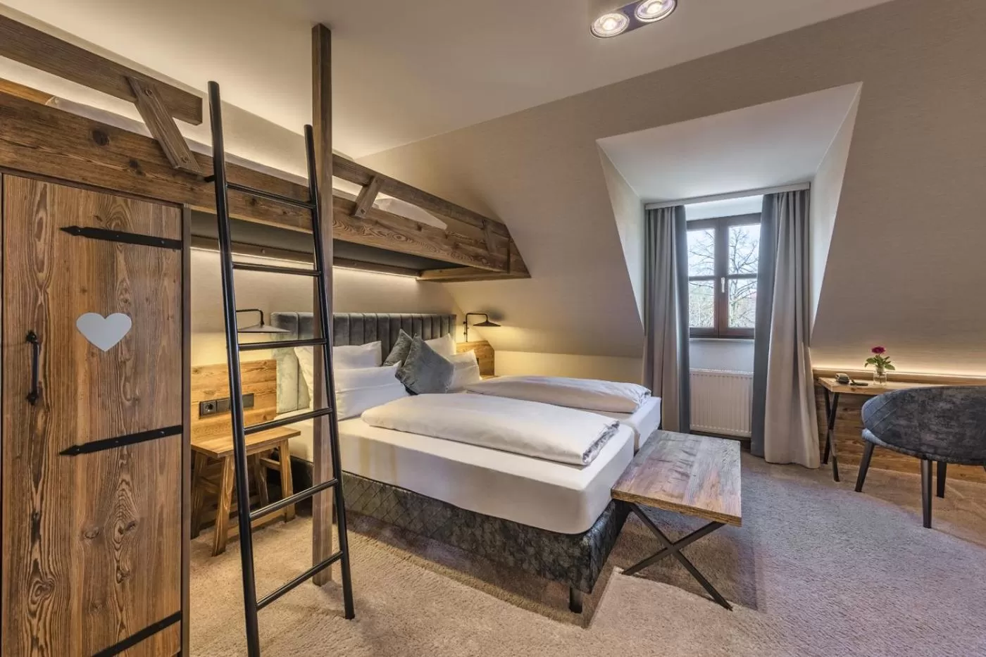 Photo of the whole room, Bed in Hotel Schäfflerwirt