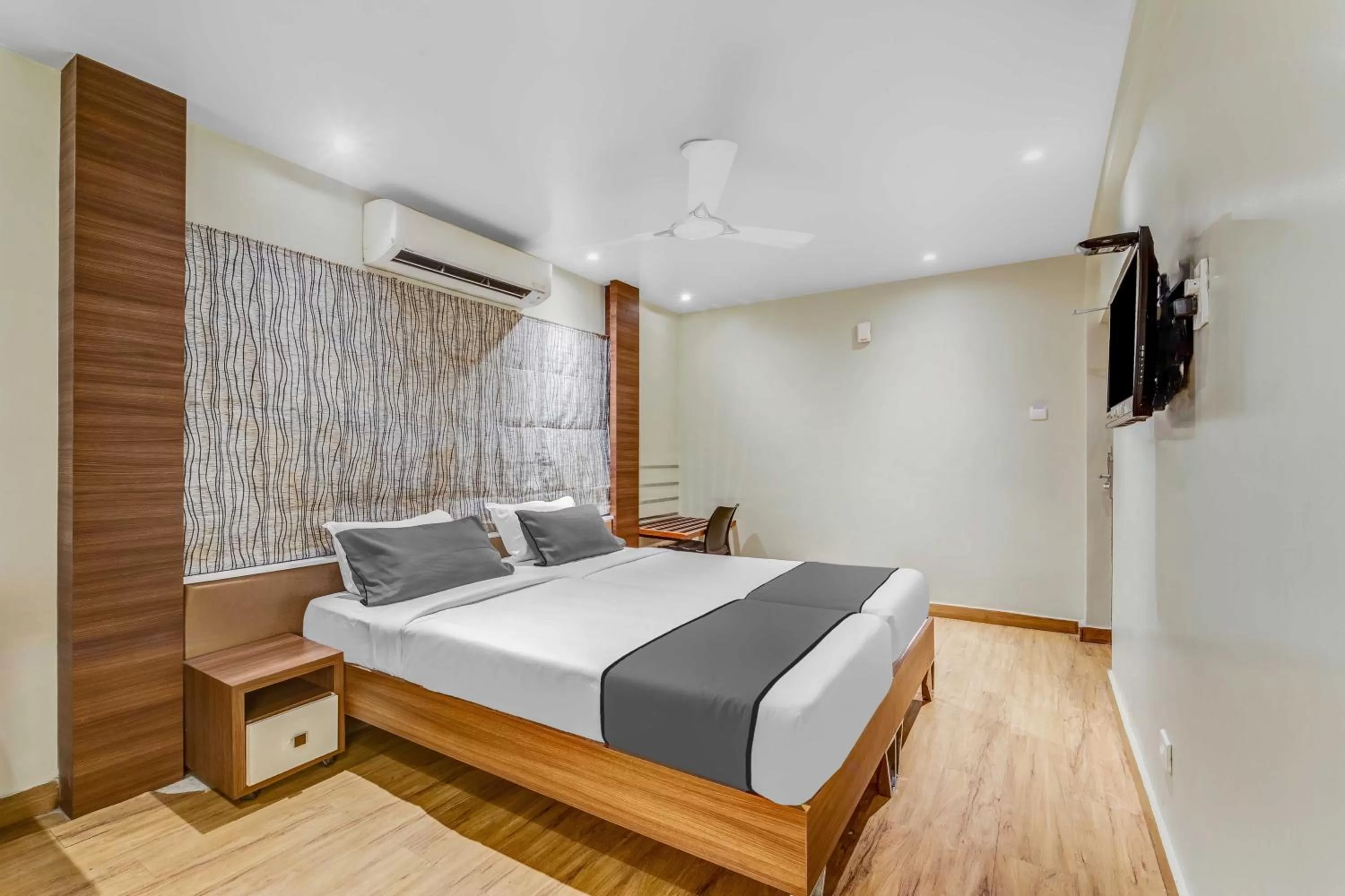 Bed in Upar Hotels Cinecity Kodambakkam RAGHAVENDRA MANDAPAM
