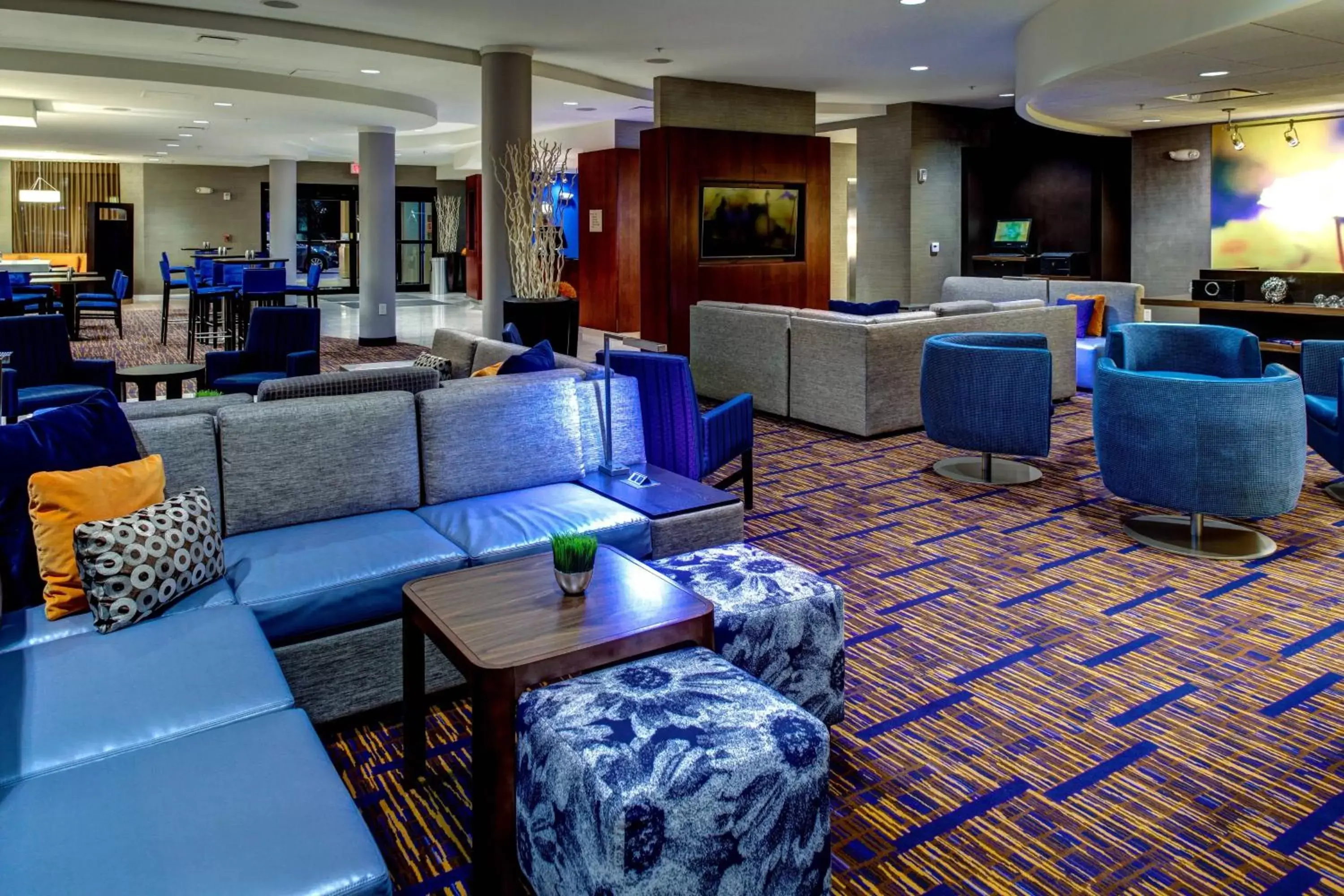 Lobby or reception, Lounge/Bar in Courtyard Atlanta Airport West