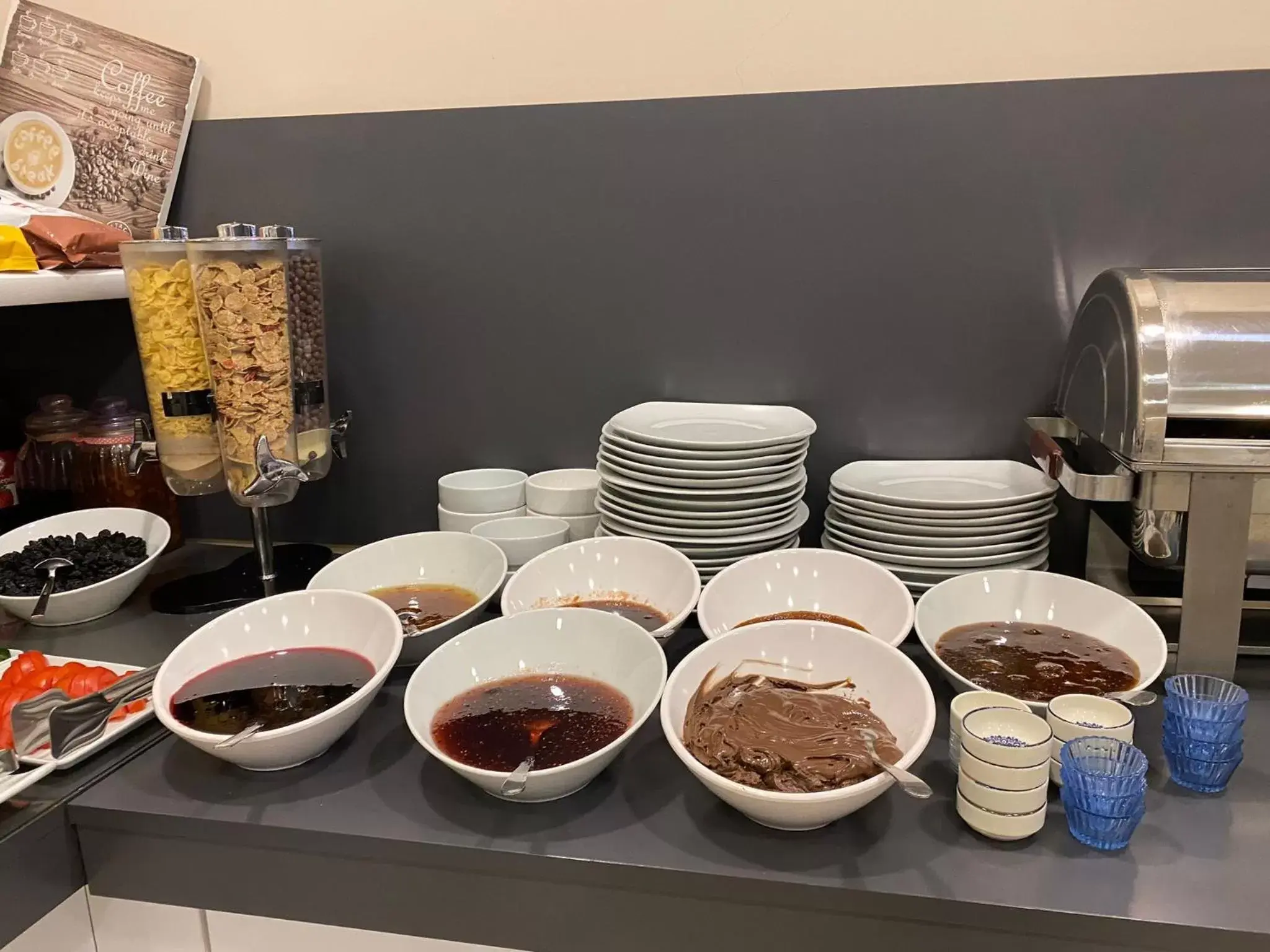 Buffet breakfast, Food in Magnaura House Hotel