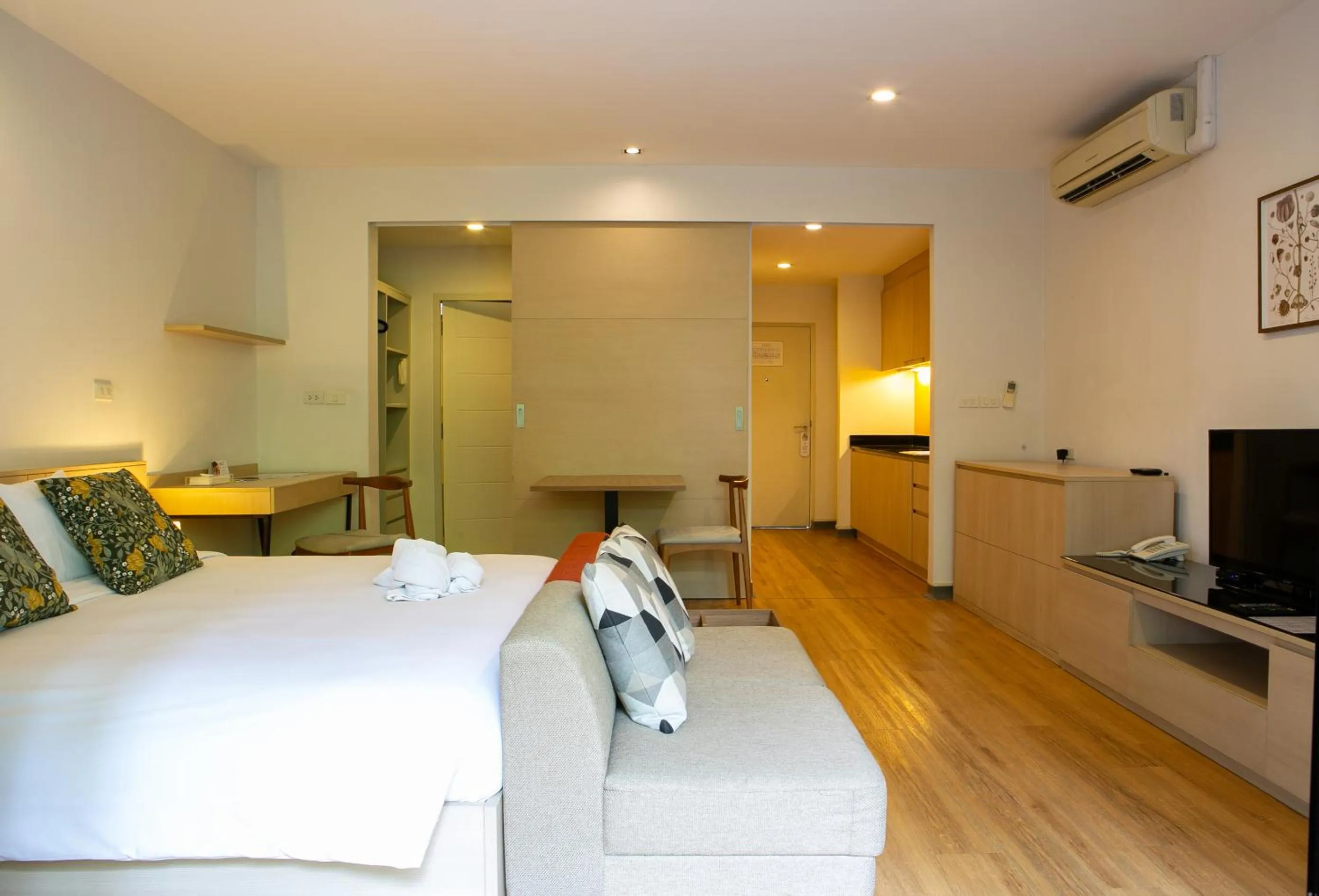 Seating area, Bed in The Silver Palm Wellness Resort