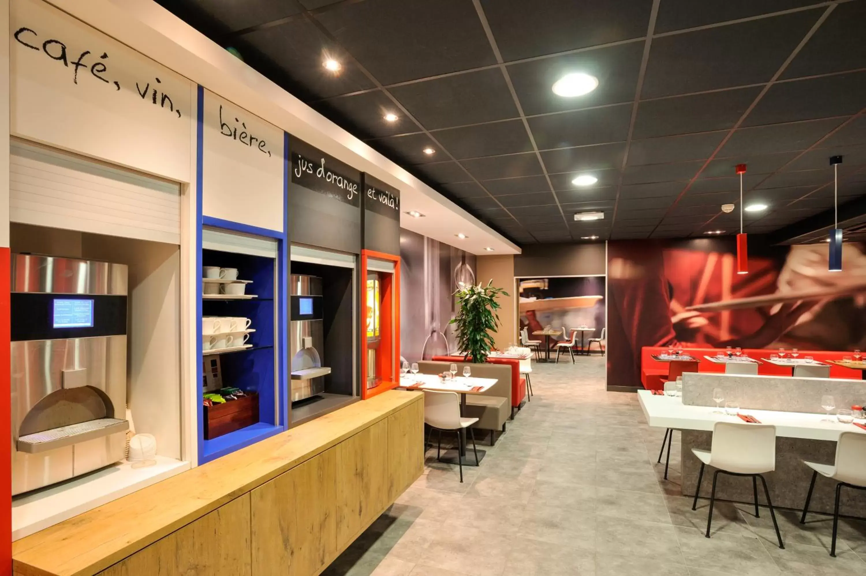 Restaurant/Places to Eat in ibis Lille Centre Gares