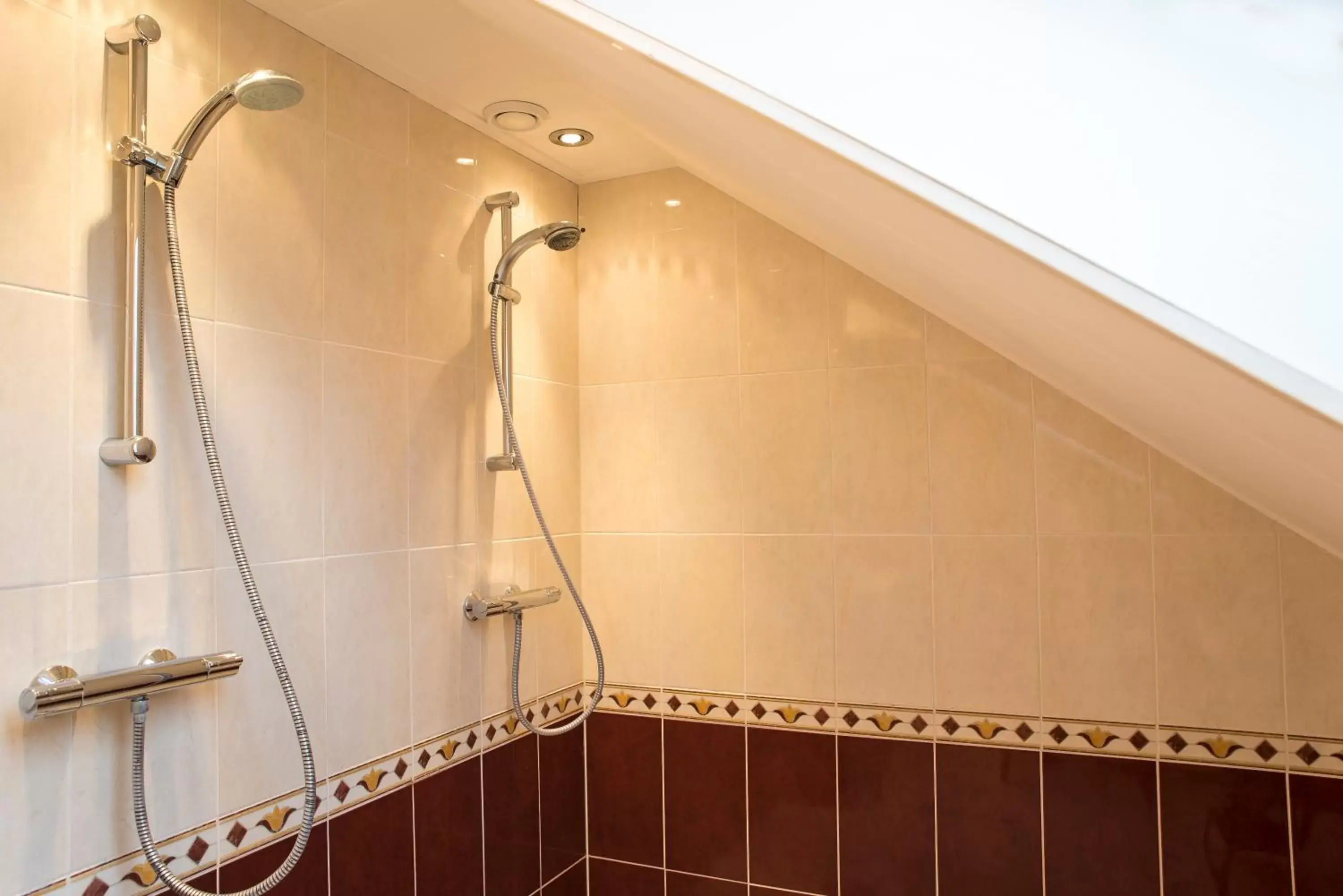 Shower, Bathroom in Hotel Restaurant Roerdinkhof