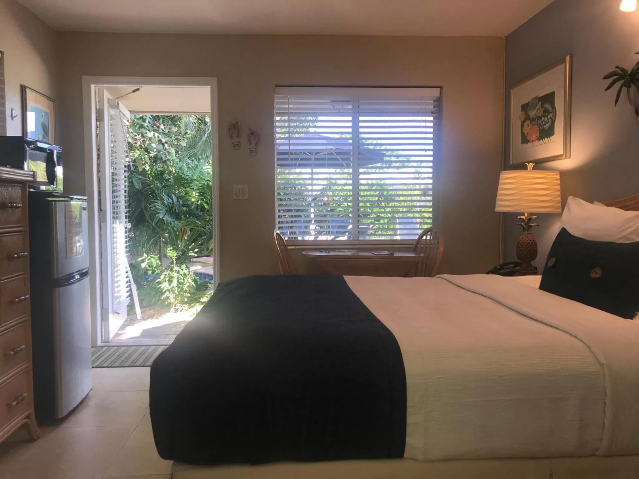 Photo of the whole room, Bed in Casitas Coral Ridge