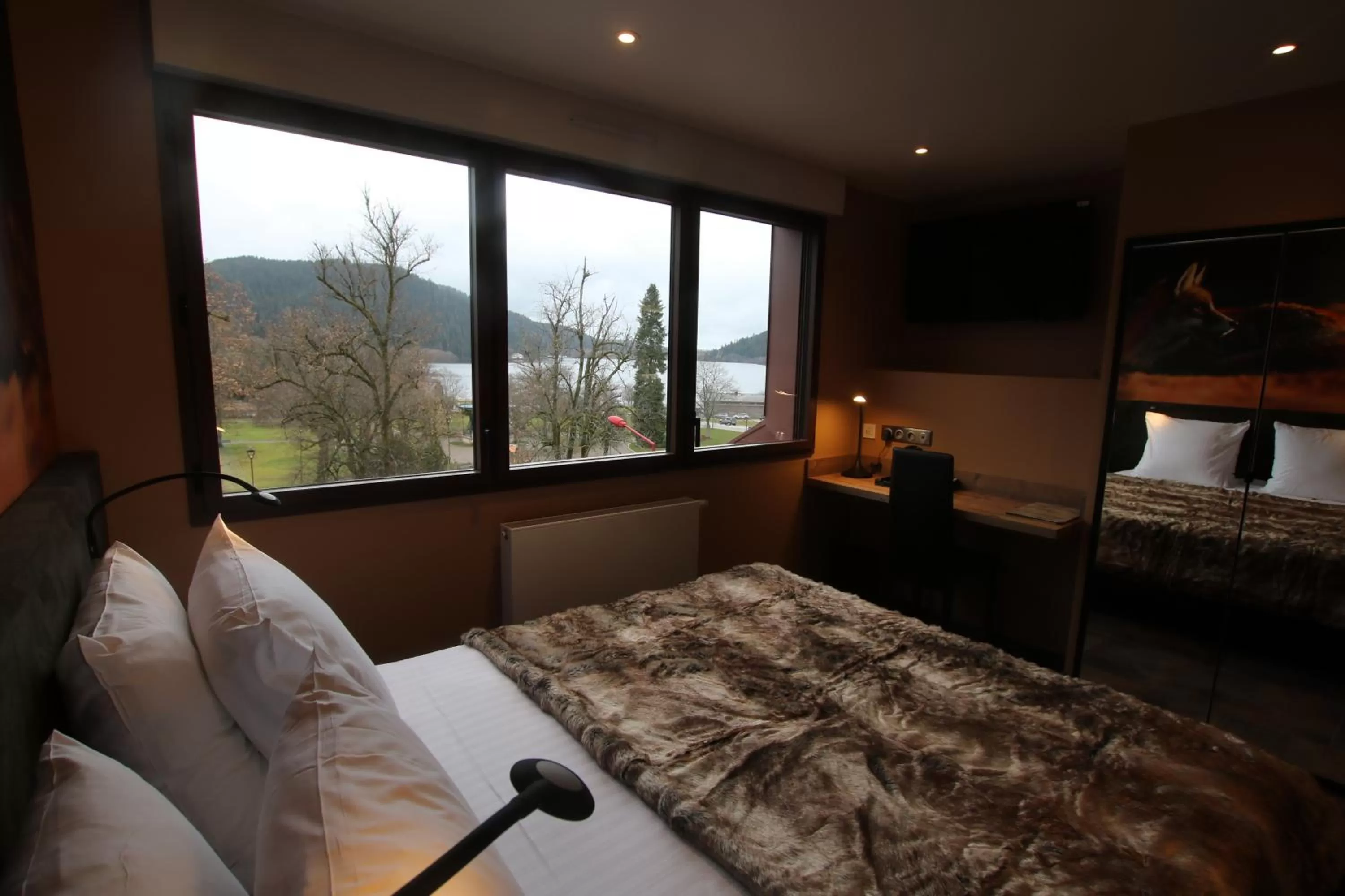 Photo of the whole room, Bed in Les Loges Du Parc