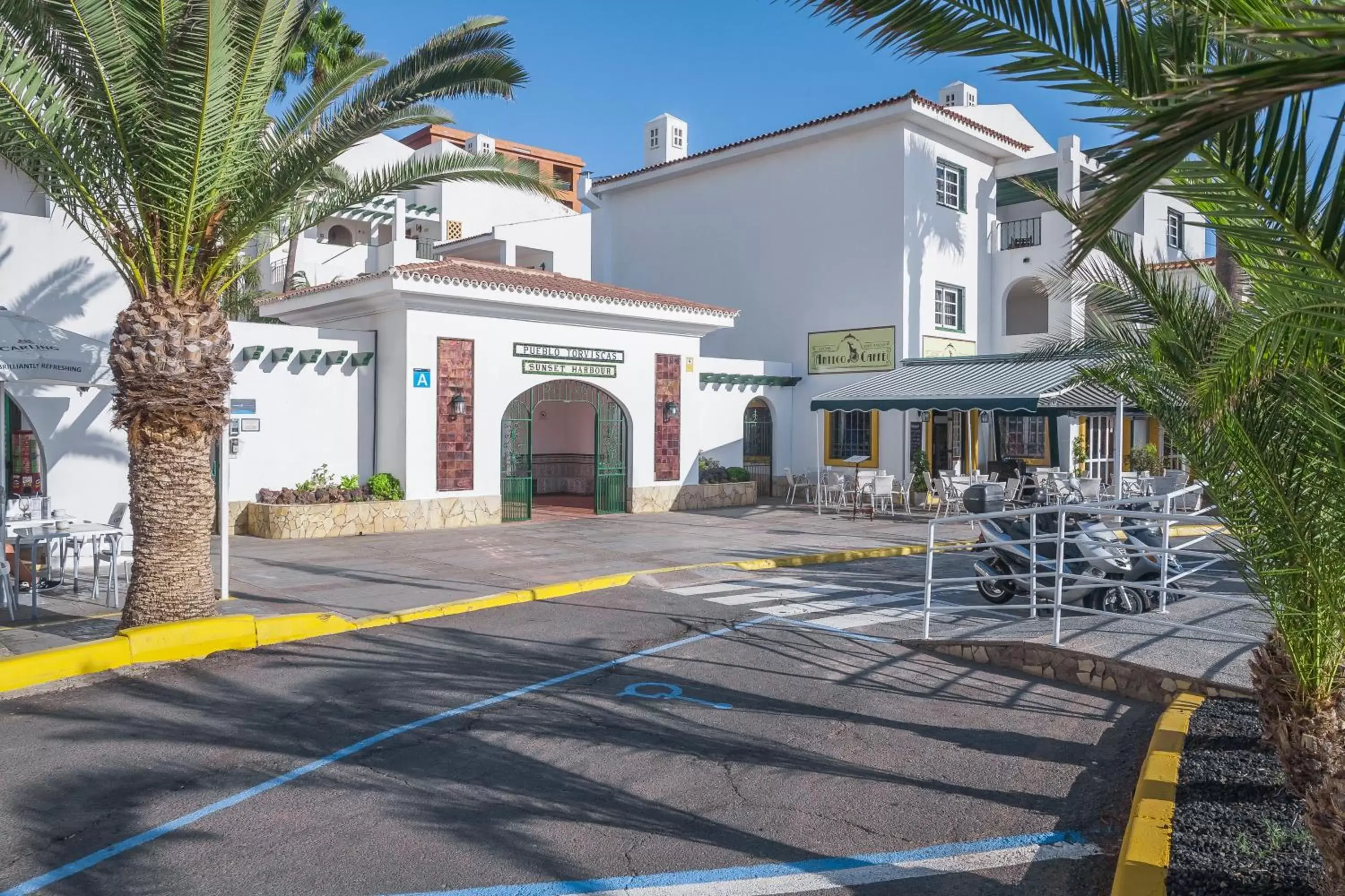 Facade/entrance, Property Building in Sunset Harbour Club