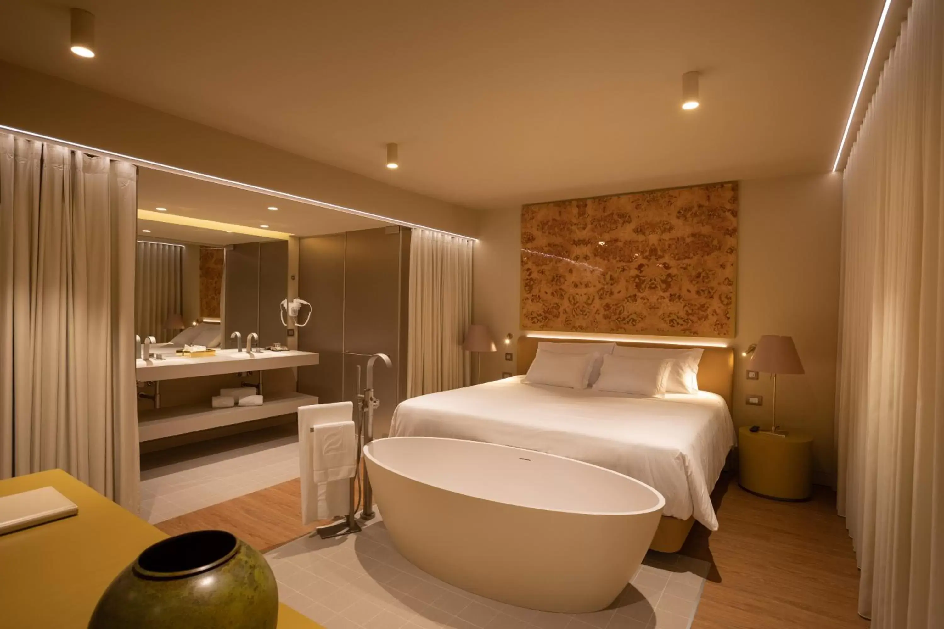 Bedroom, Bathroom in Zenite Boutique Hotel & SPA