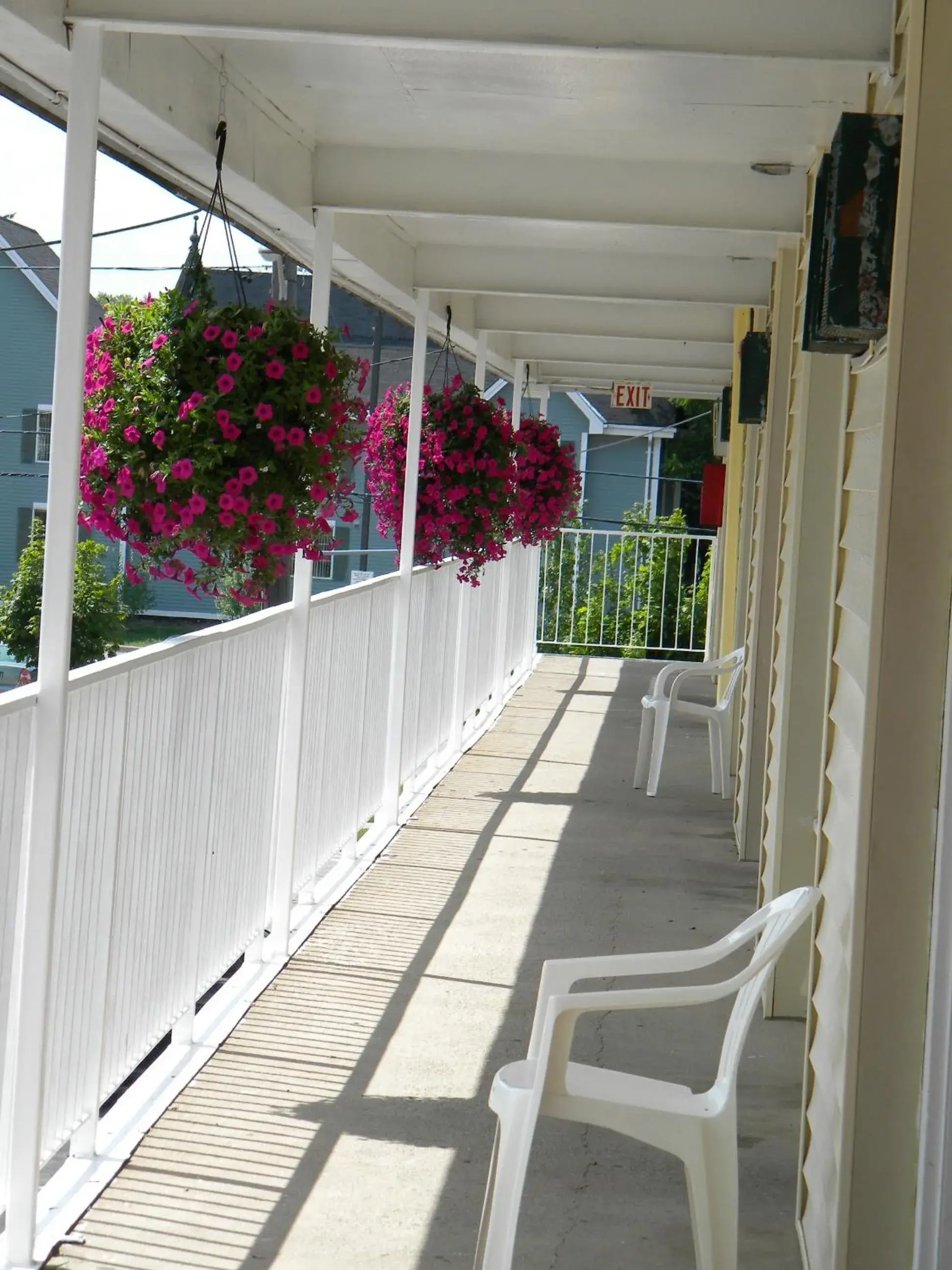 Balcony/Terrace in Fairway Inn by the Falls