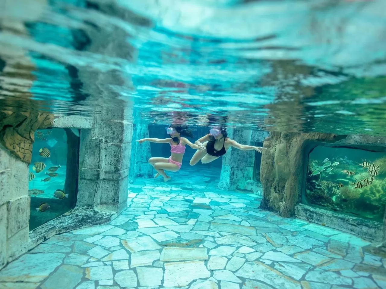 Swimming pool in Hotel Het Heijderbos by Center Parcs