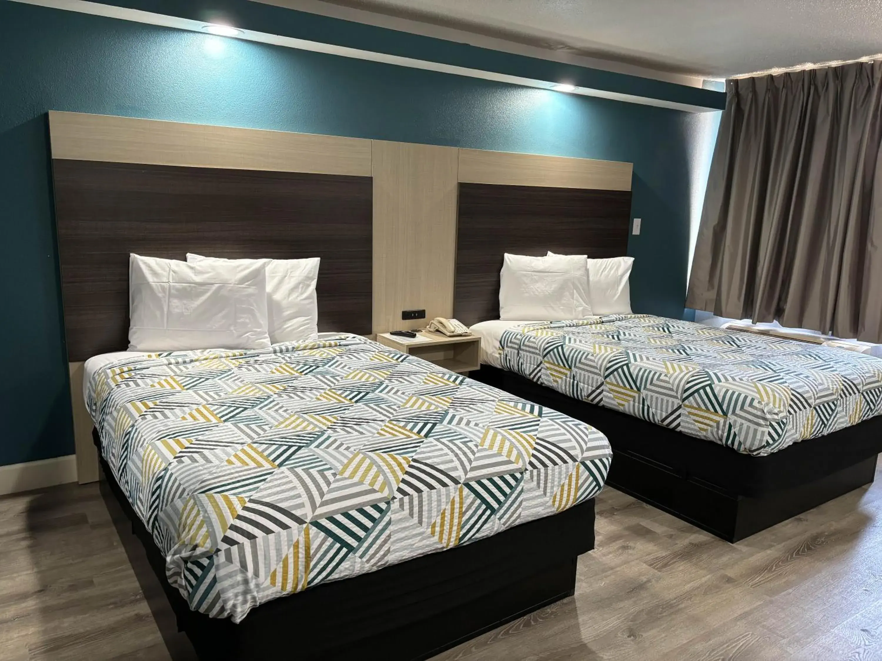 Bedroom, Bed in Studio 6 Suites Memphis, TN East Memphis Bedroom, Bed in Studio 6 Suites Memphis, TN East Memphis