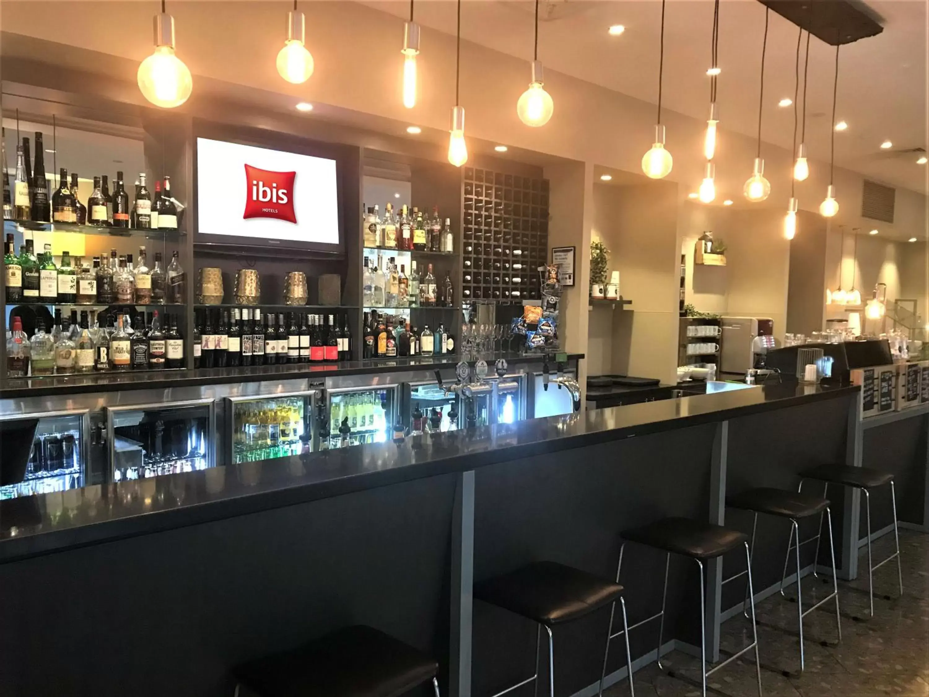 Restaurant/places to eat in ibis Melbourne - Glen Waverley