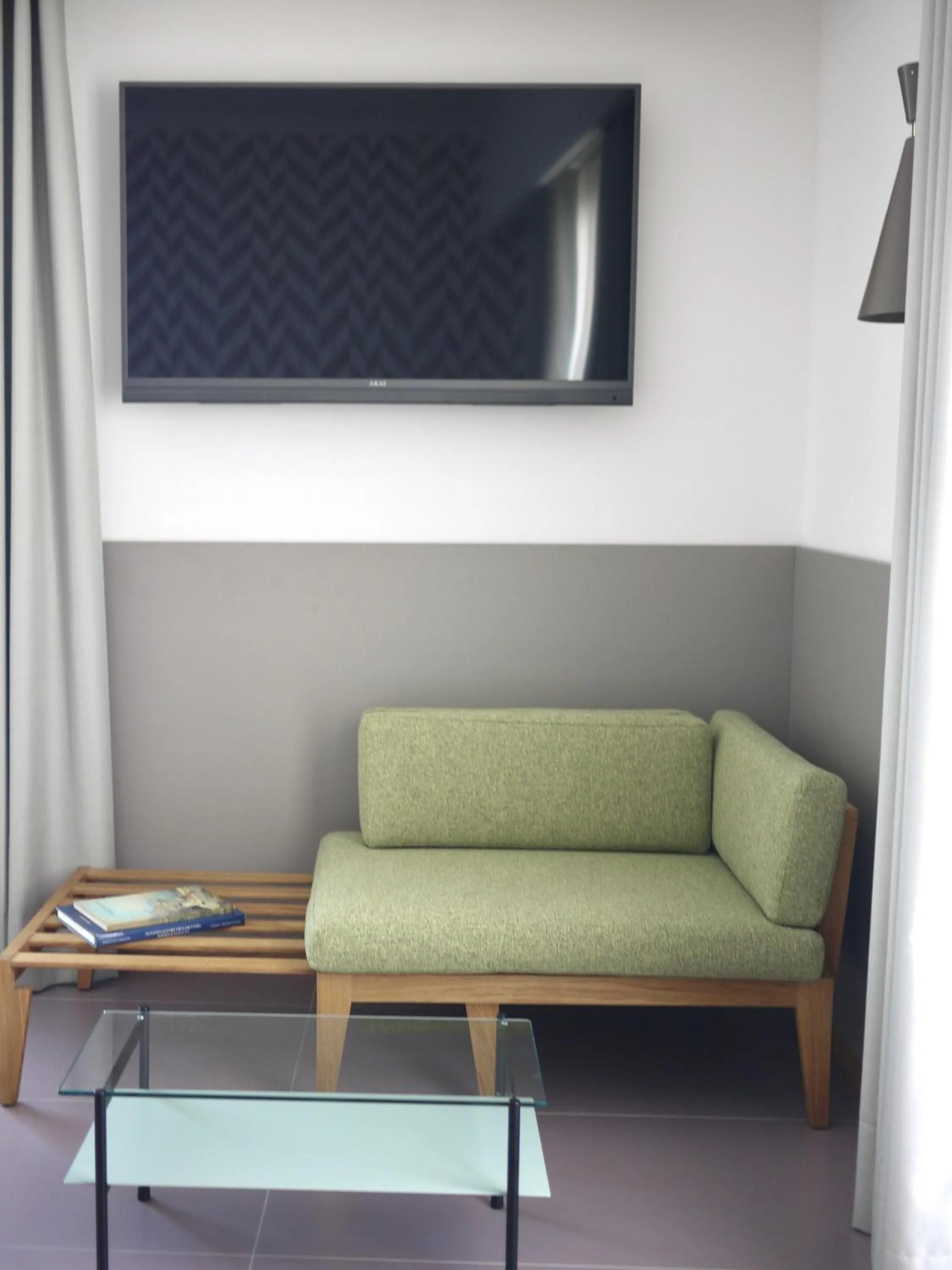 TV and multimedia in Reginna Palace Hotel