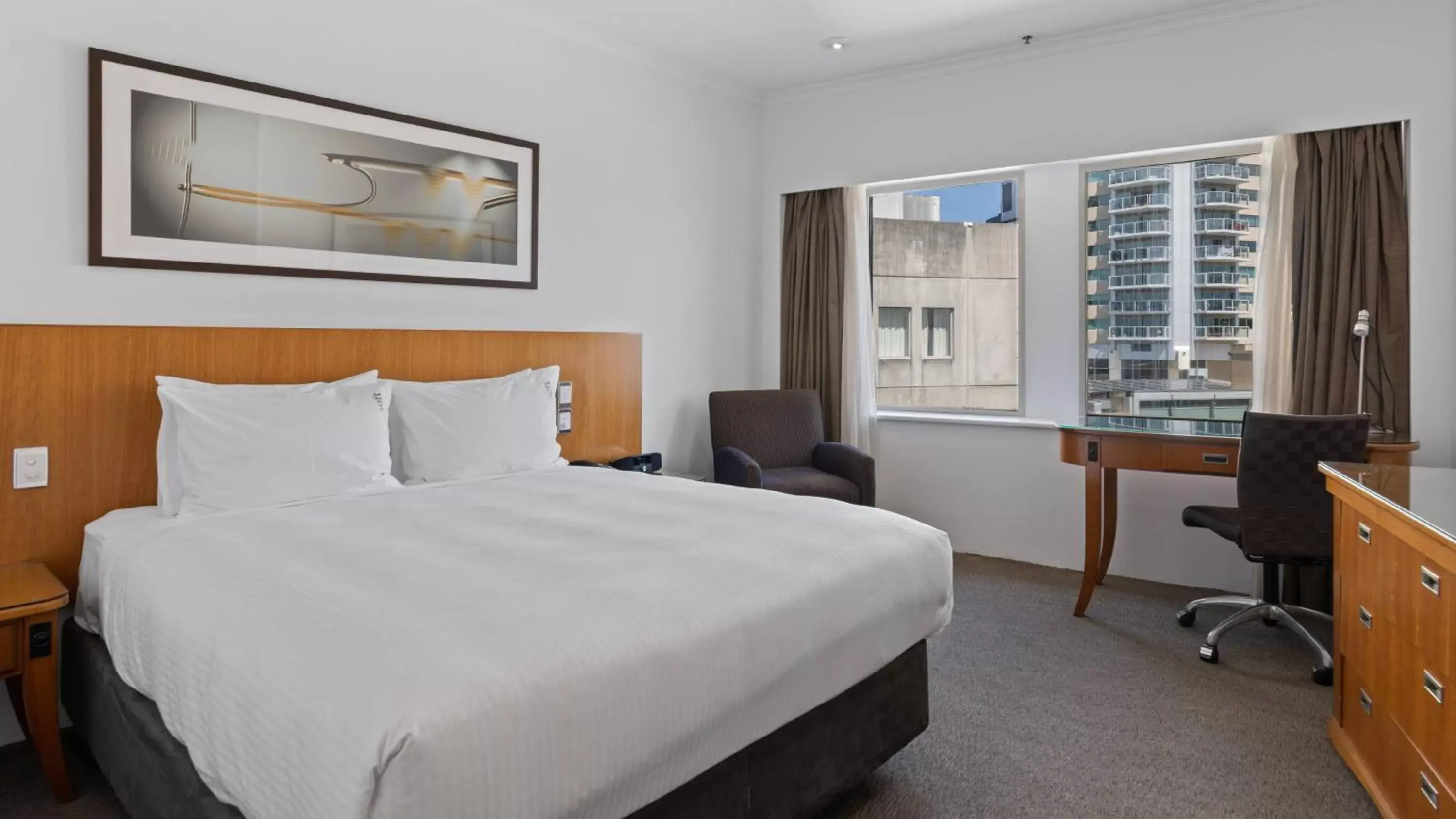 Photo of the whole room, Bed in Holiday Inn Sydney Potts Point