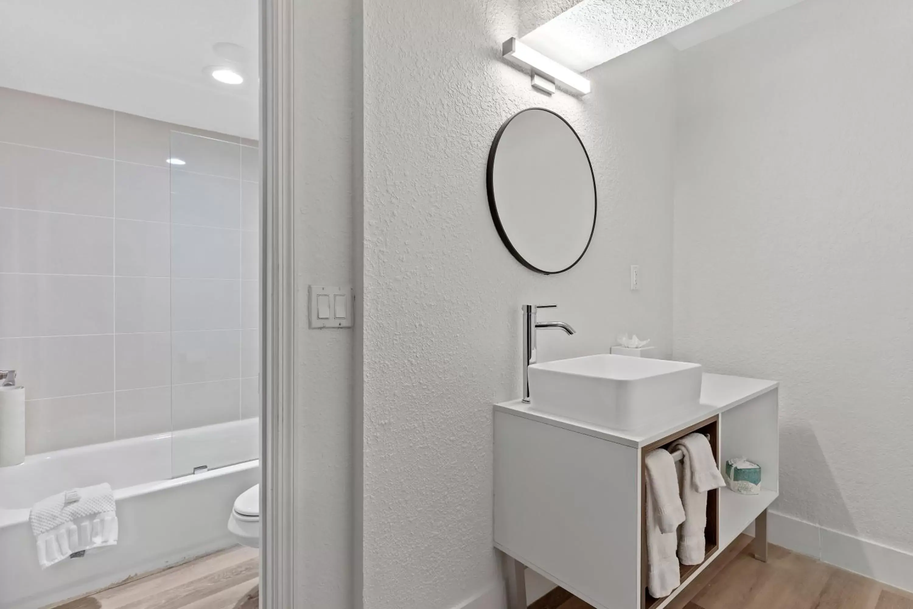 Bathroom in Developer Inn & Suites Airport JAX