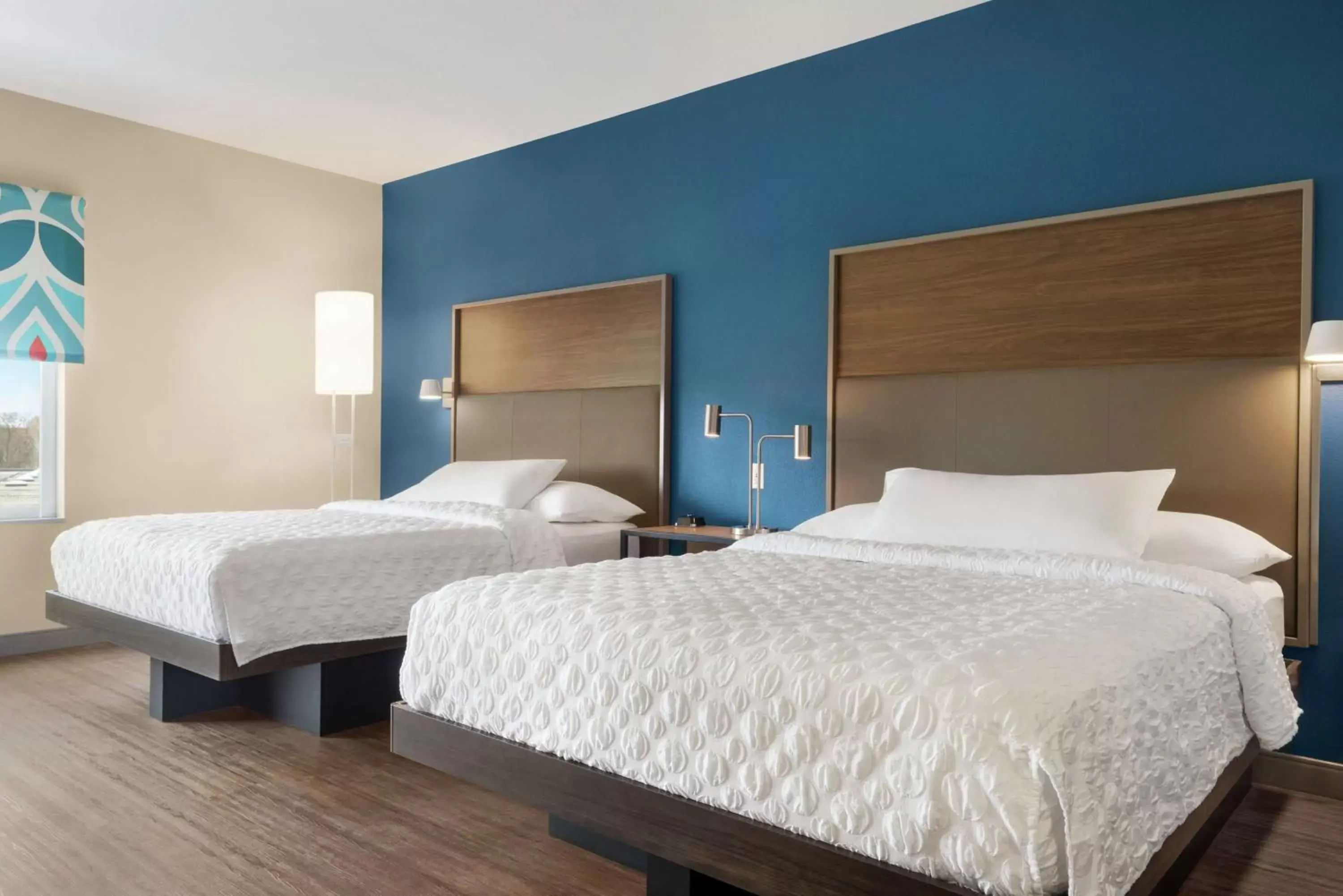 Bed in Tru By Hilton Milwaukee Brookfield
