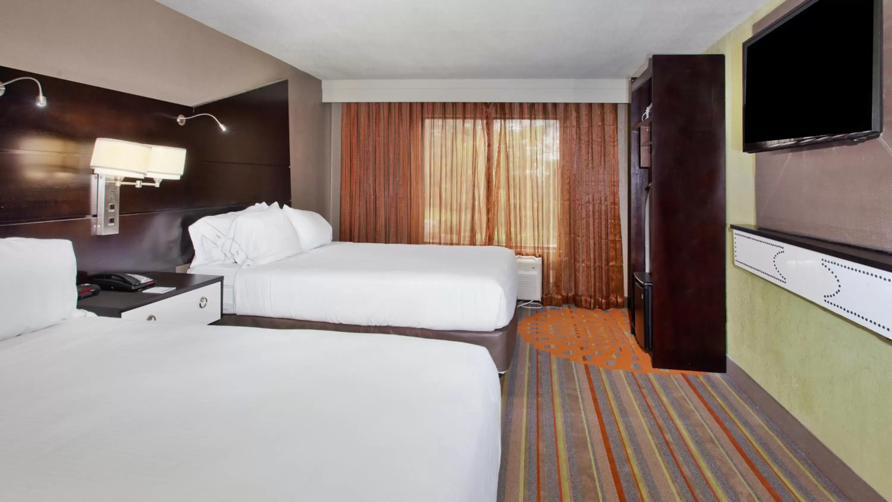 Bed in Holiday Inn Express Atlanta NW - Galleria Area, an IHG Hotel