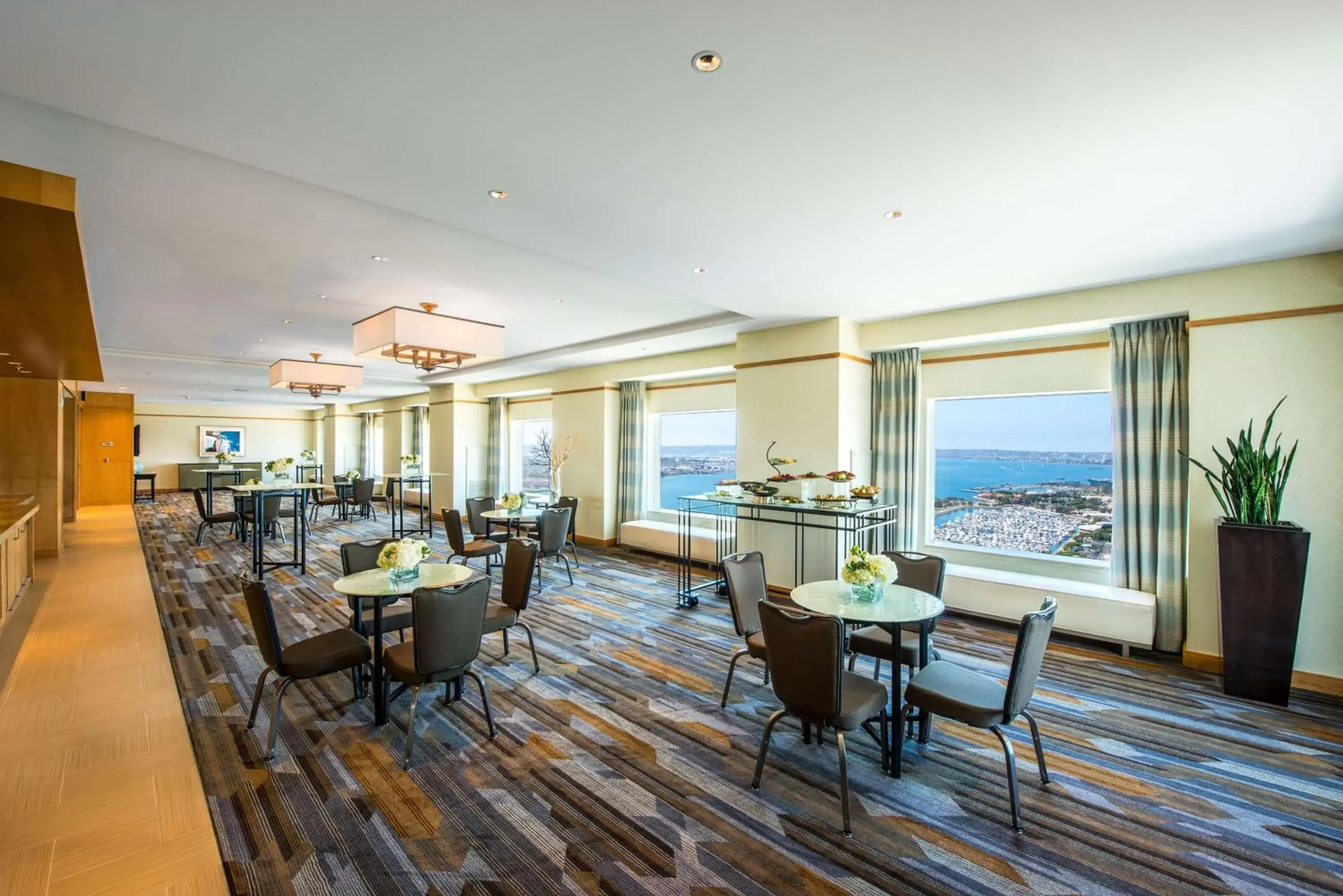 Meeting/conference room, Restaurant/Places to Eat in Hilton San Diego Bayfront