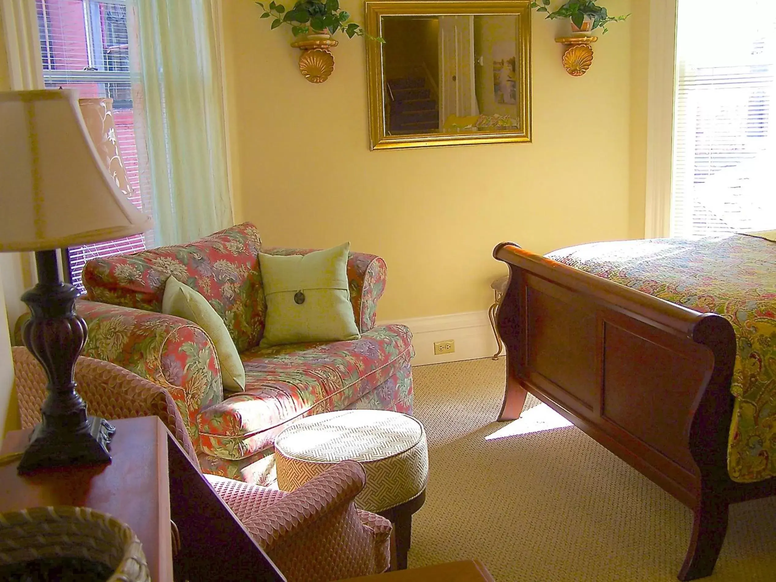 Seating Area in Lyndon House Bed & Breakfast
