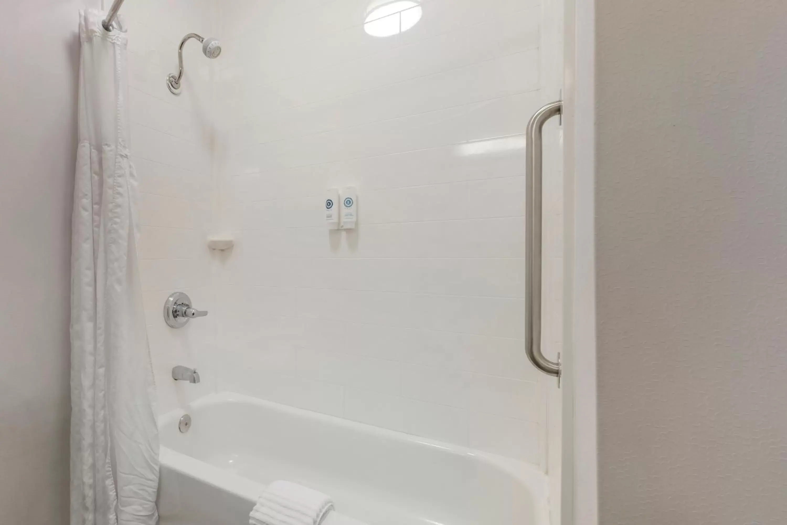 Bath, Bathroom in Comfort Inn - Weatherford