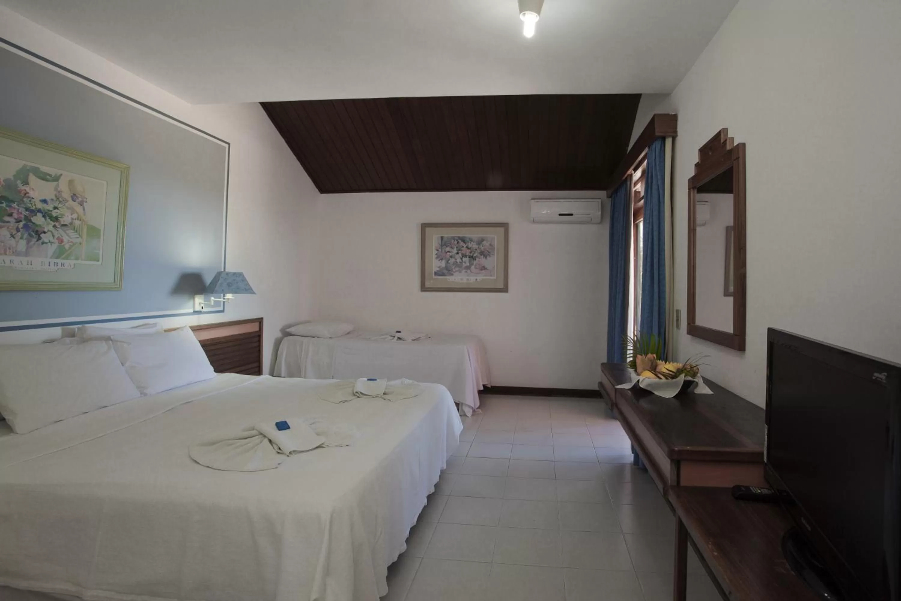 Superior Triple Room with Sea View in Colonna Galapagos Garden Hotel
