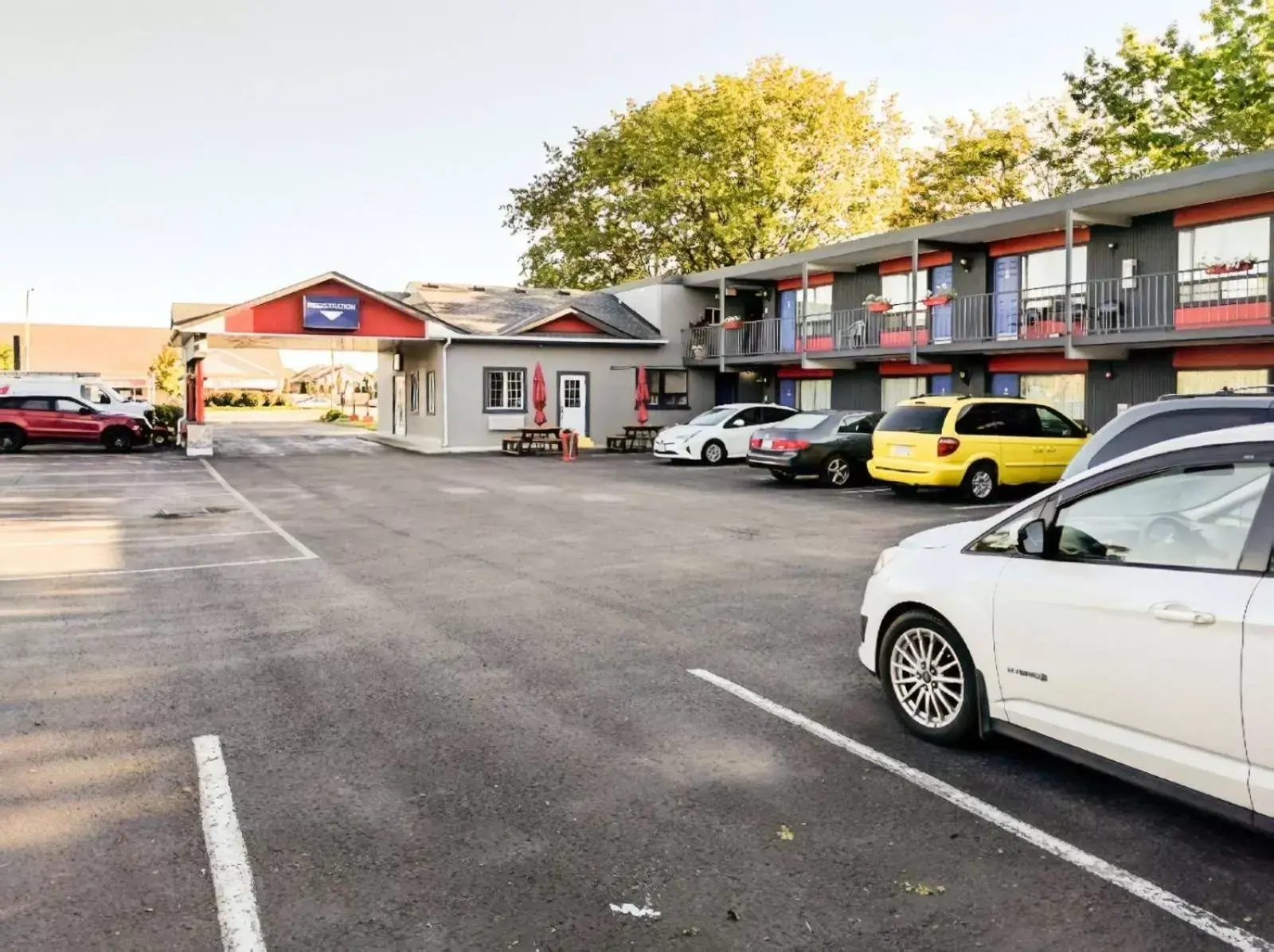 Property Building in Villager Lodge Niagara Falls