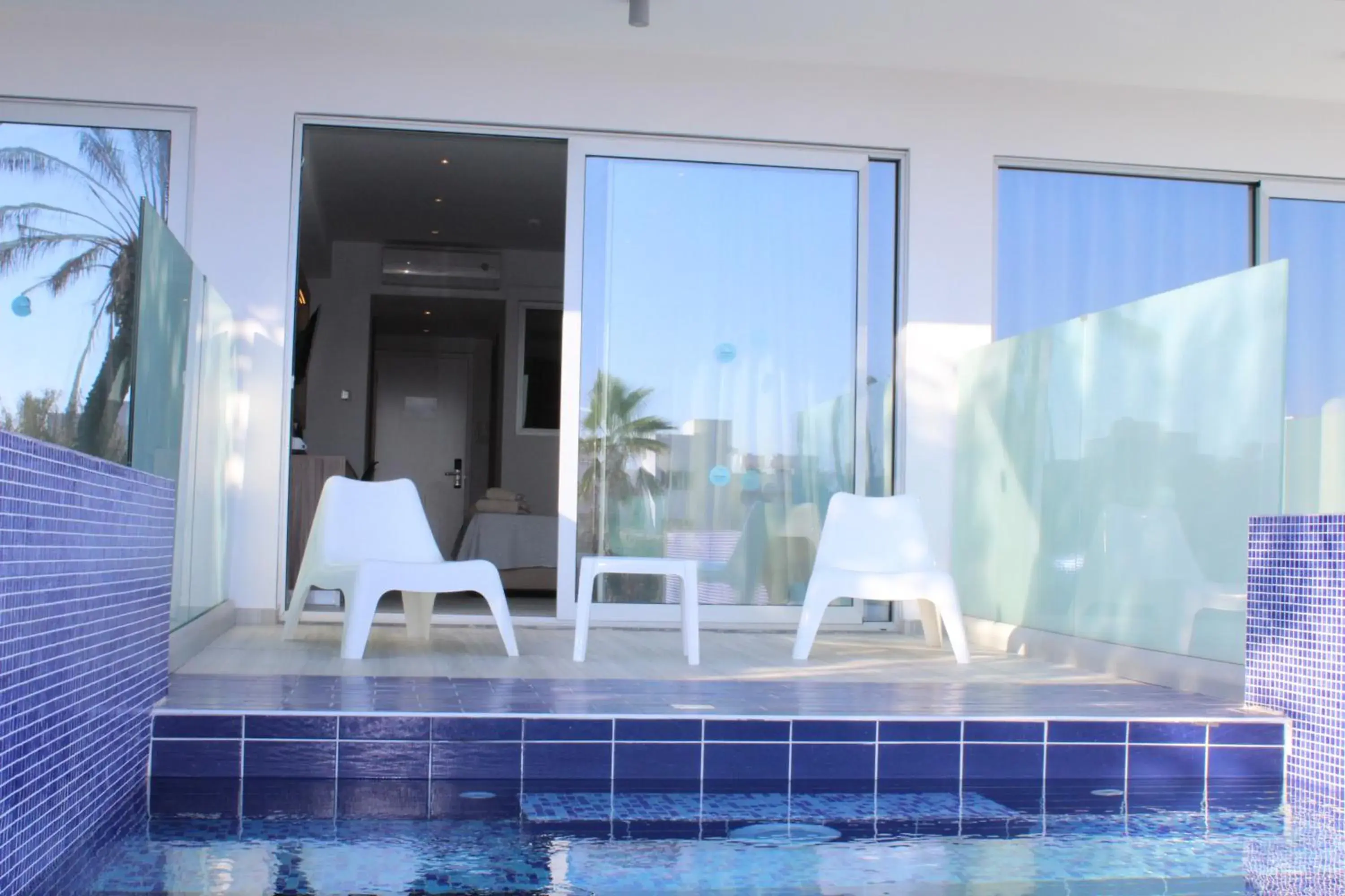 Balcony/Terrace, Swimming Pool in Fedrania Gardens Hotel