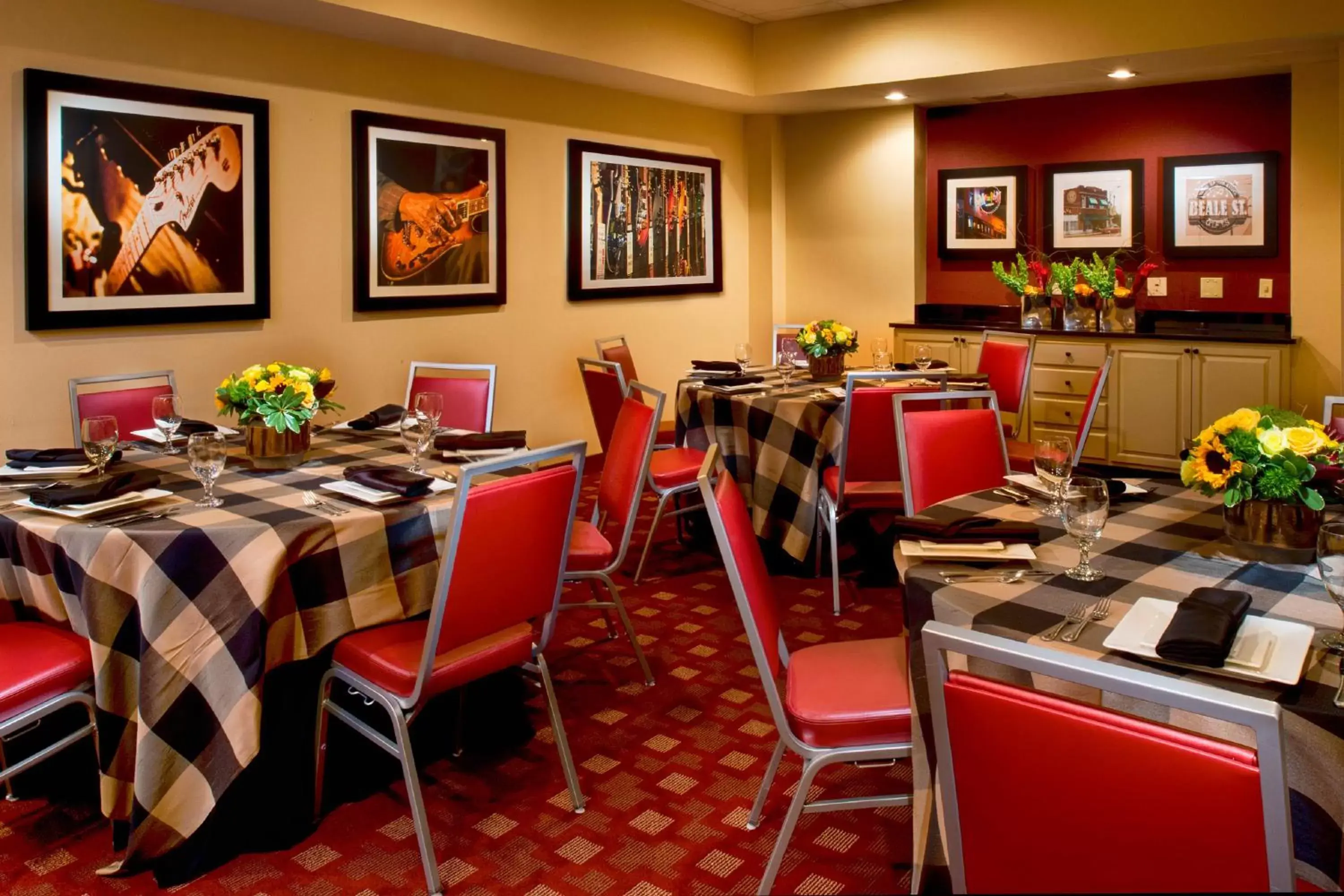 Meeting/conference room, Restaurant/Places to Eat in Four Points by Sheraton Memphis East