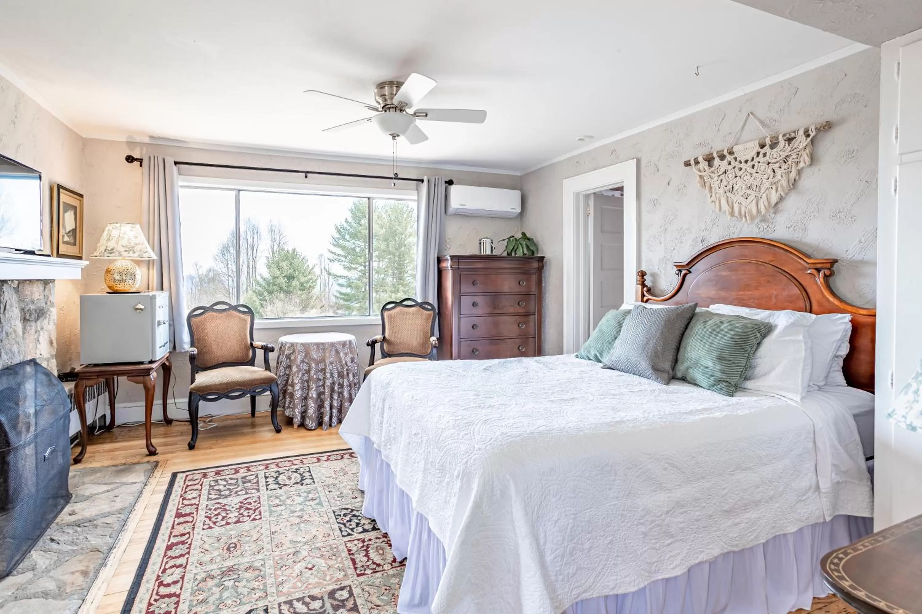 Bedroom, Bed in Echo Mountain Inn