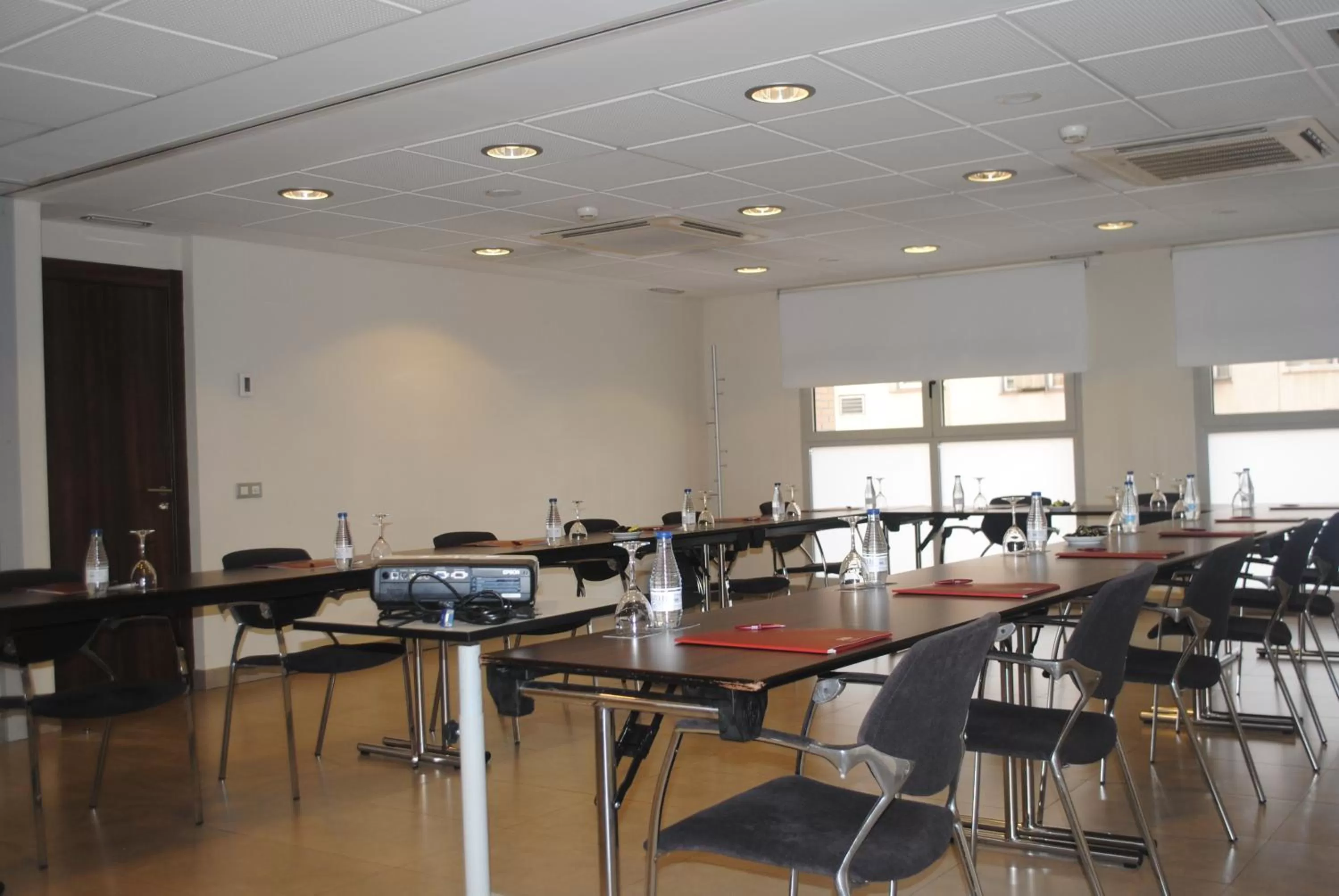 Business facilities in Suites Viena Plaza de España