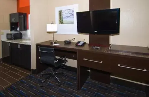 TV and multimedia, TV/Entertainment Center in Holiday Inn Express Fulton, an IHG Hotel