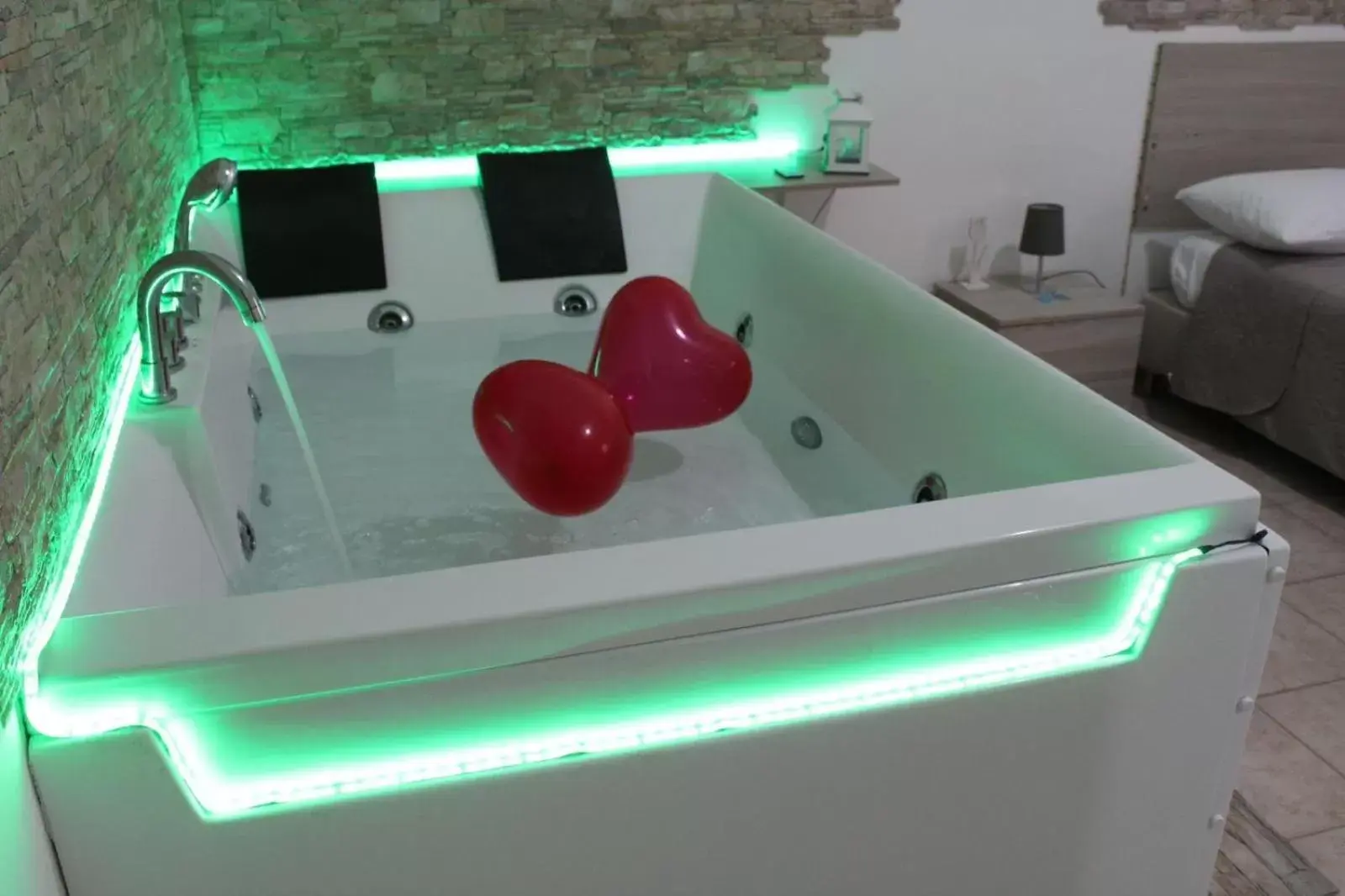 Hot Tub in Dolce Notte