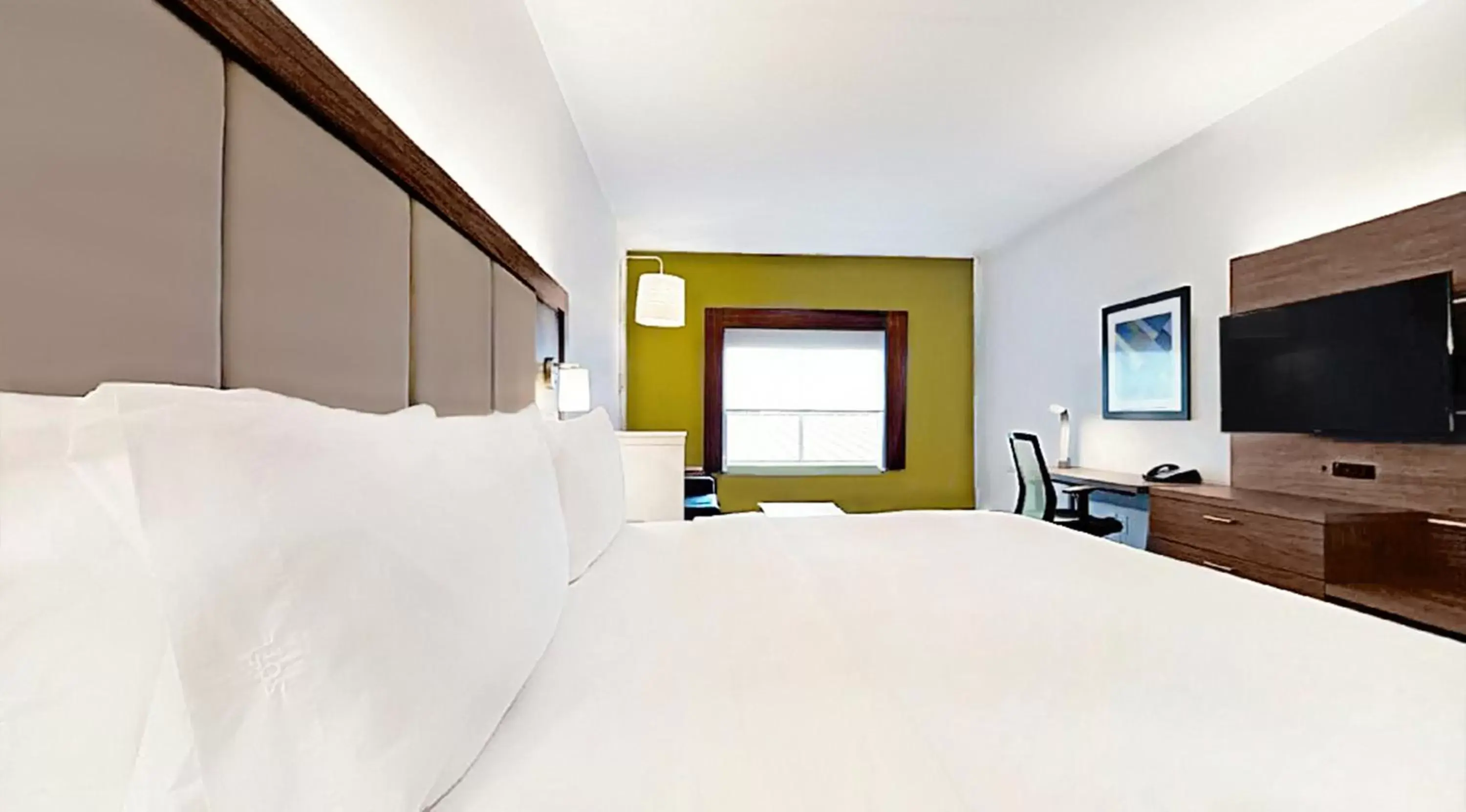 Bed in Holiday Inn Express & Suites - Chalmette - New Orleans S, an IHG Hotel
