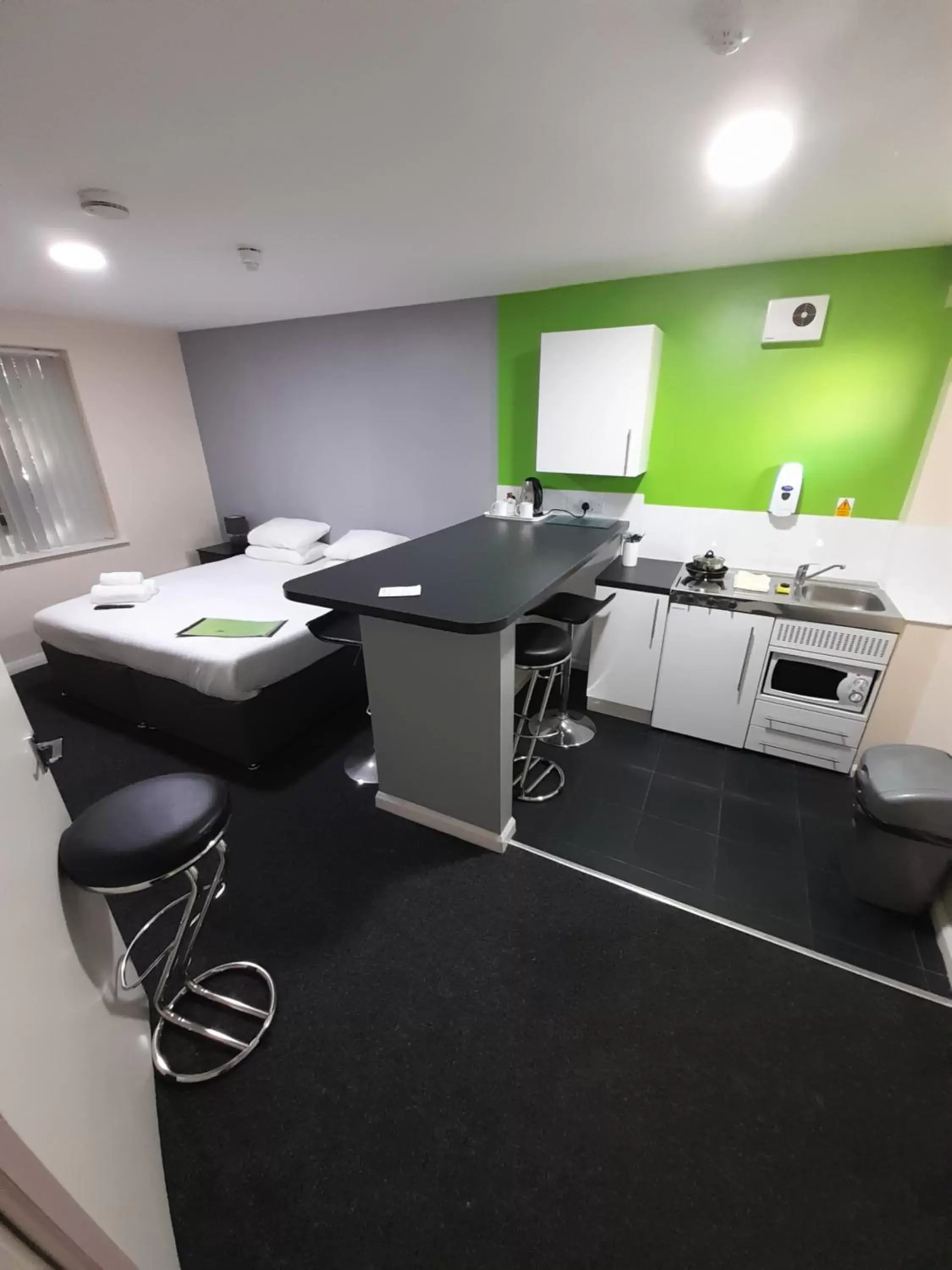 Kitchen or kitchenette, Kitchen/Kitchenette in Lymedale Suites Studios & Aparthotel in NEWCASTLE UNDER LYME & STOKE