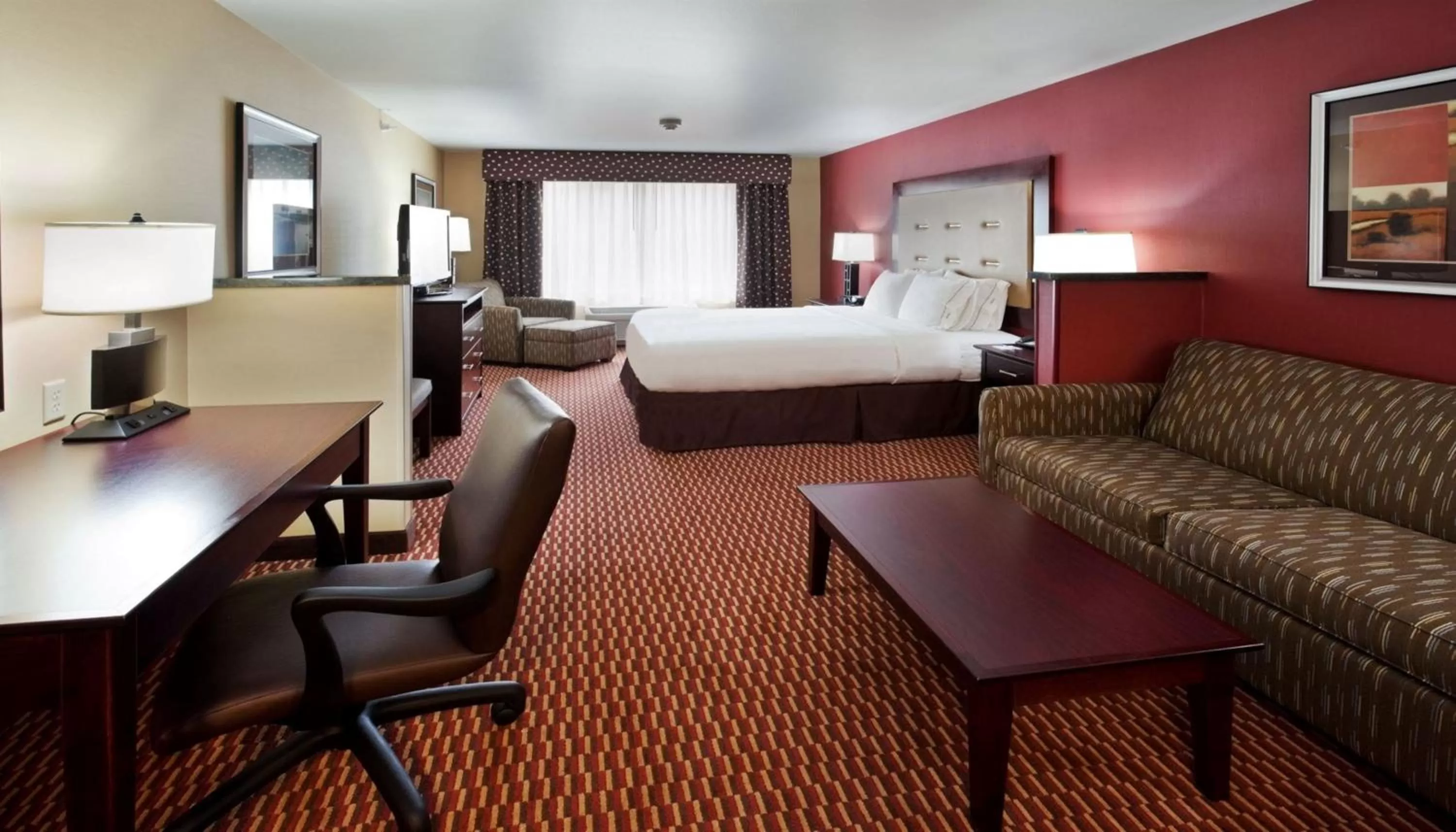 Photo of the whole room, Bed in Holiday Inn Express and Suites Great Falls by IHG
